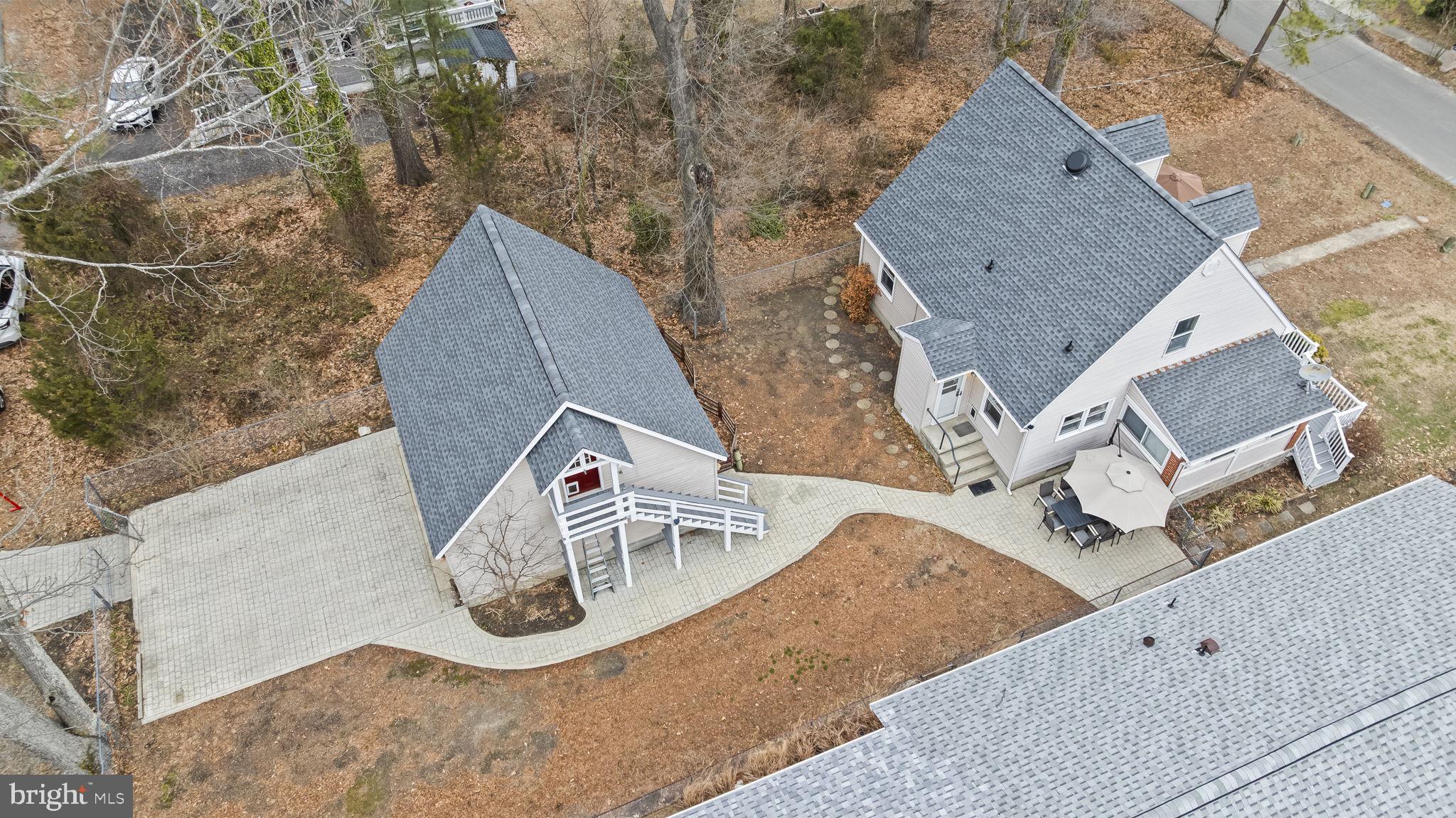 COLONIAL BEACH - Residential