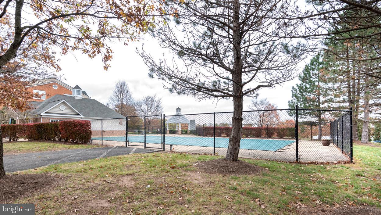 JACKSONS RIDGE CONDOS - Residential Lease