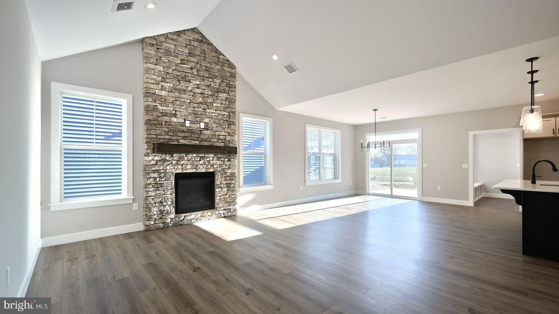 WINDING CREEK - Residential