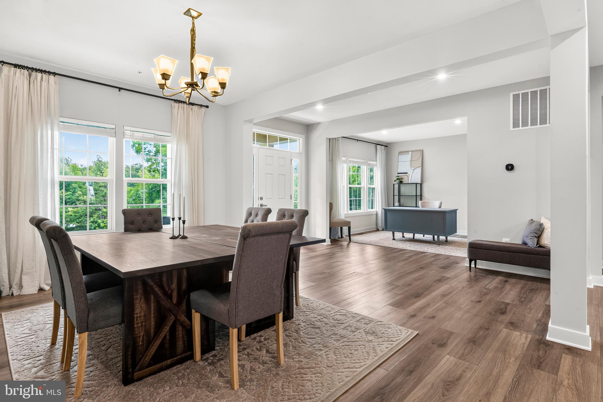 ROYAL WHITE OAKS - Residential