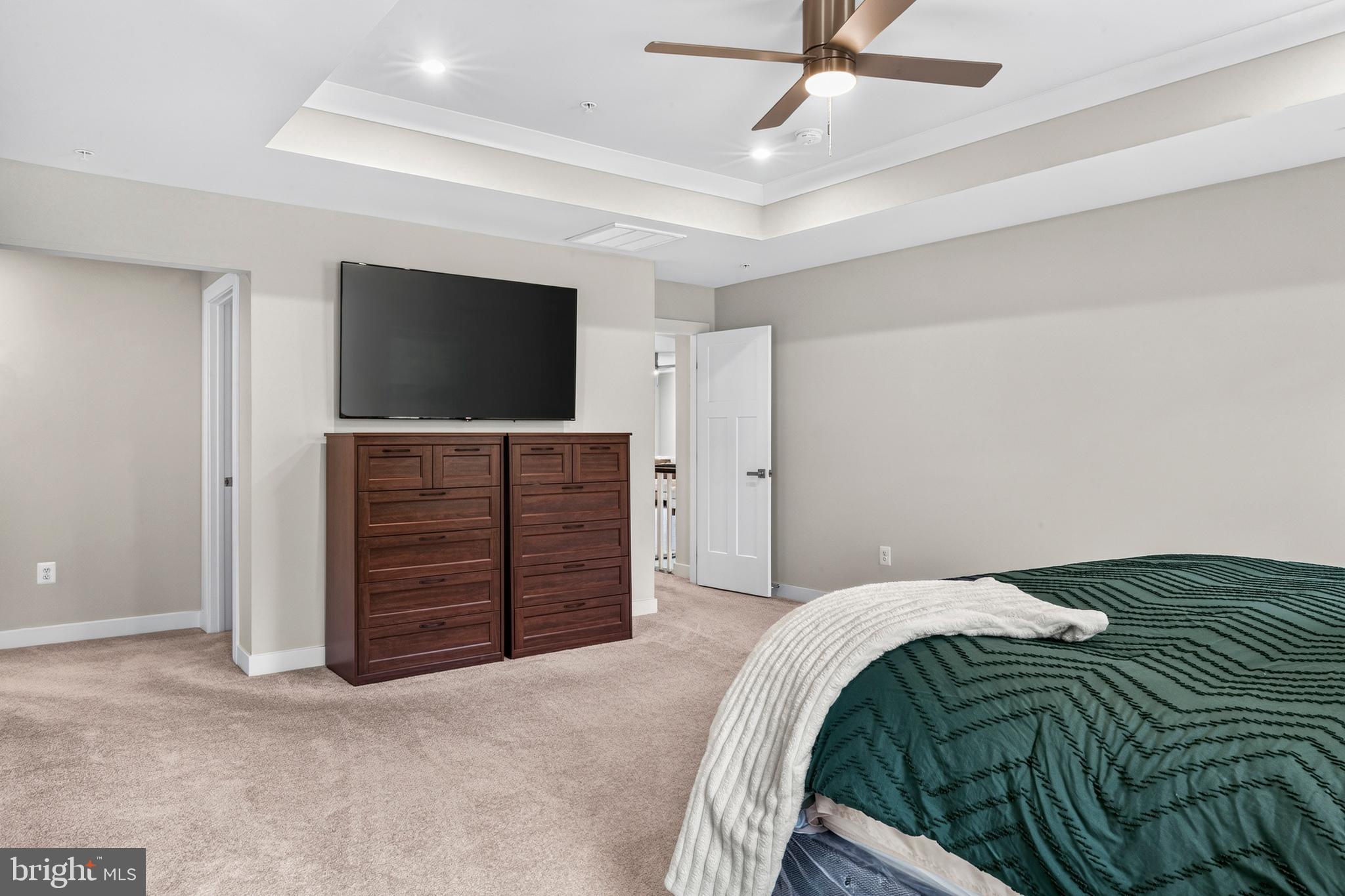 ROYAL WHITE OAKS - Residential