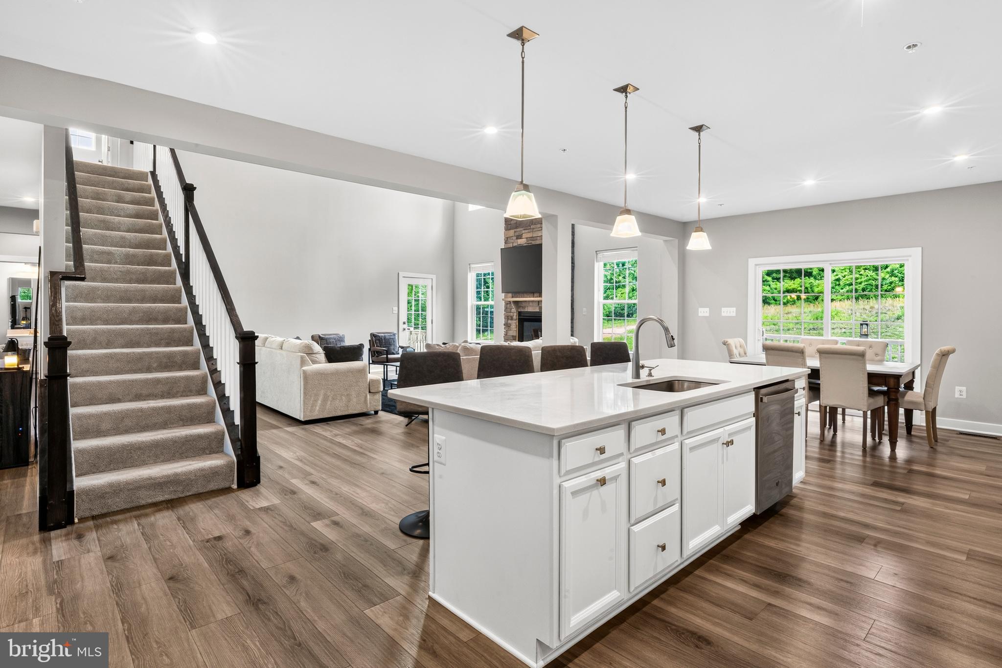 ROYAL WHITE OAKS - Residential