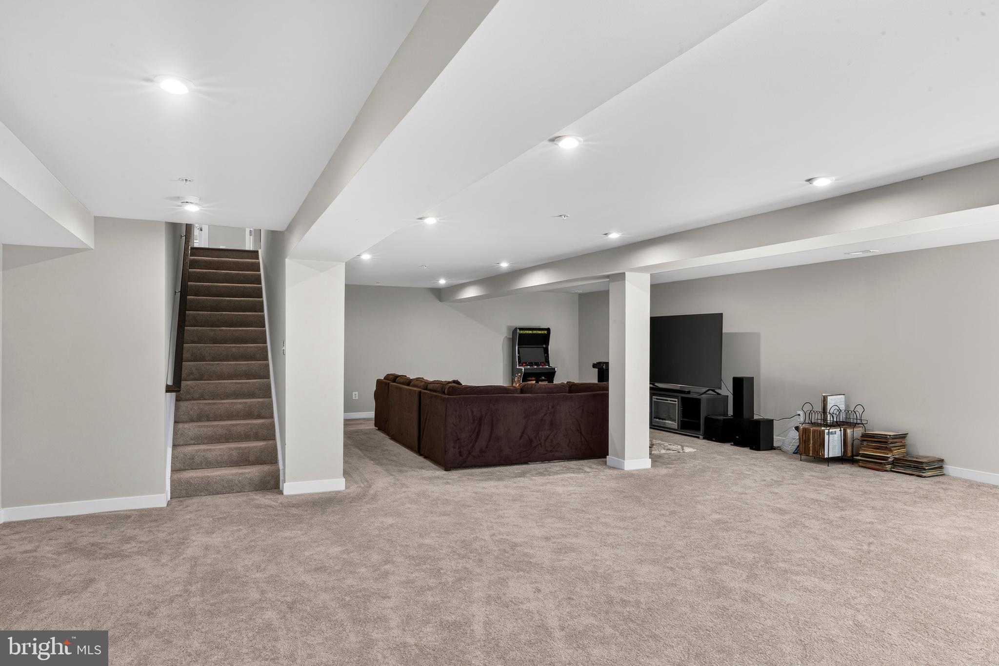 ROYAL WHITE OAKS - Residential