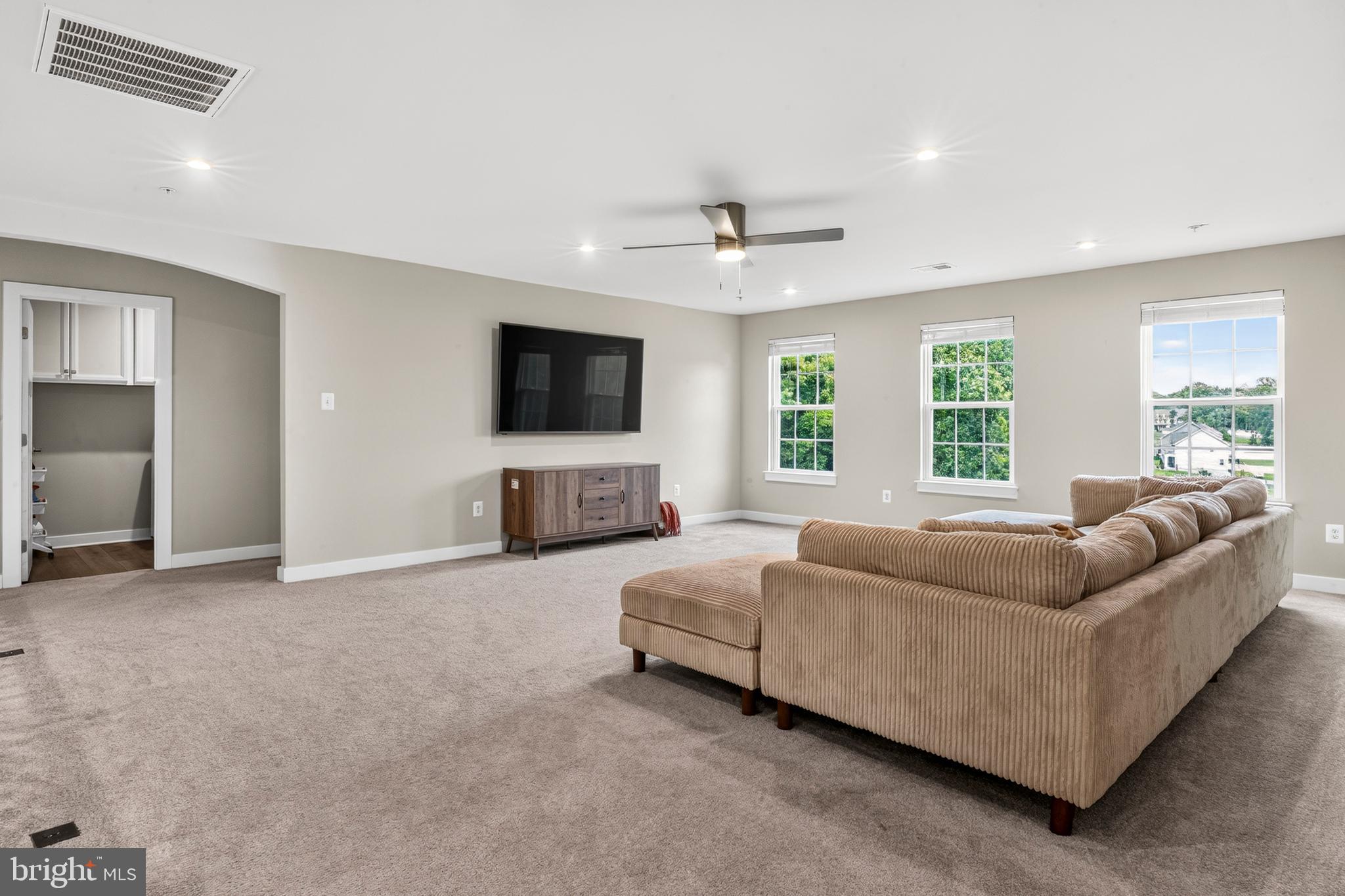 ROYAL WHITE OAKS - Residential