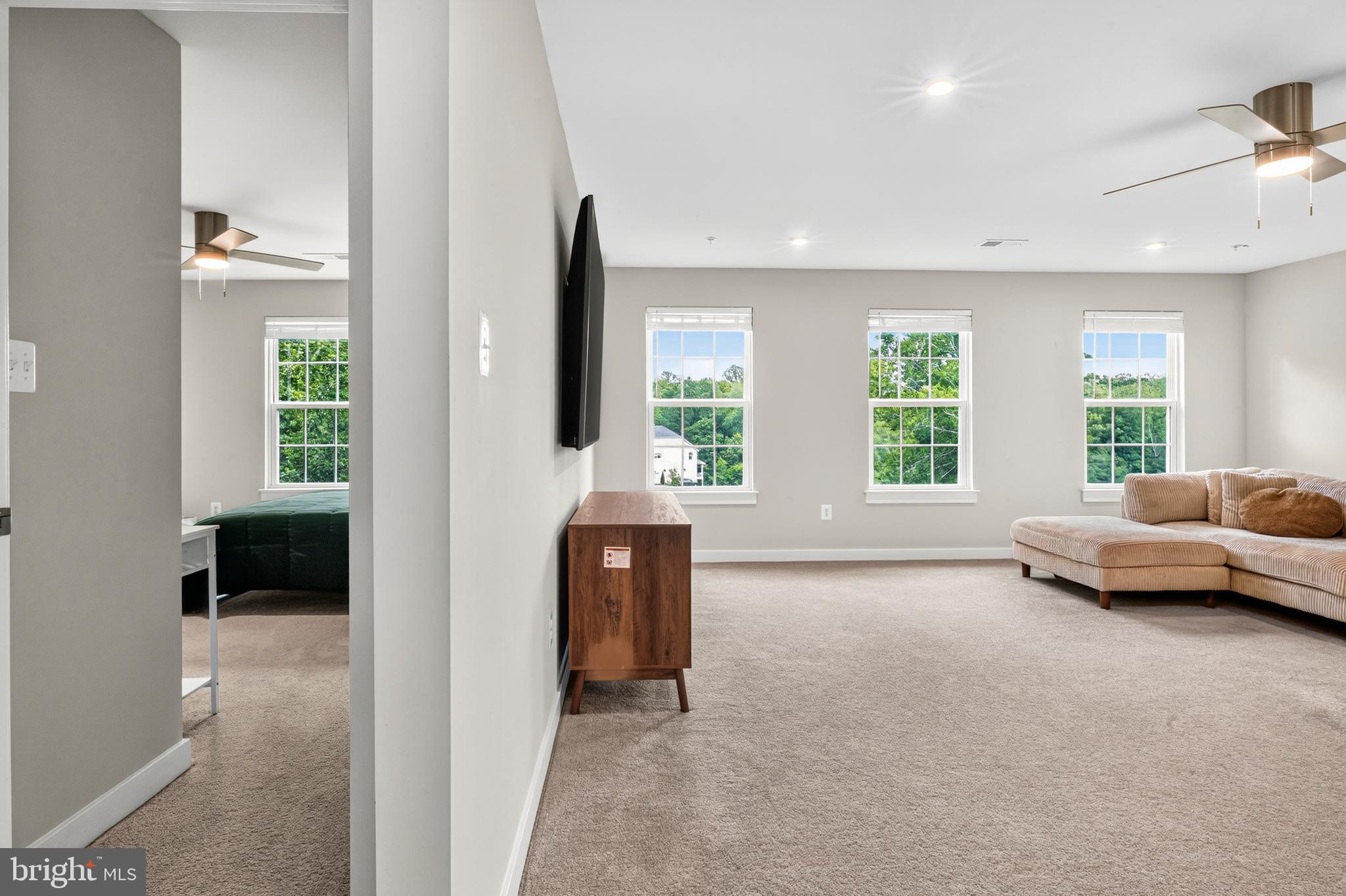 ROYAL WHITE OAKS - Residential
