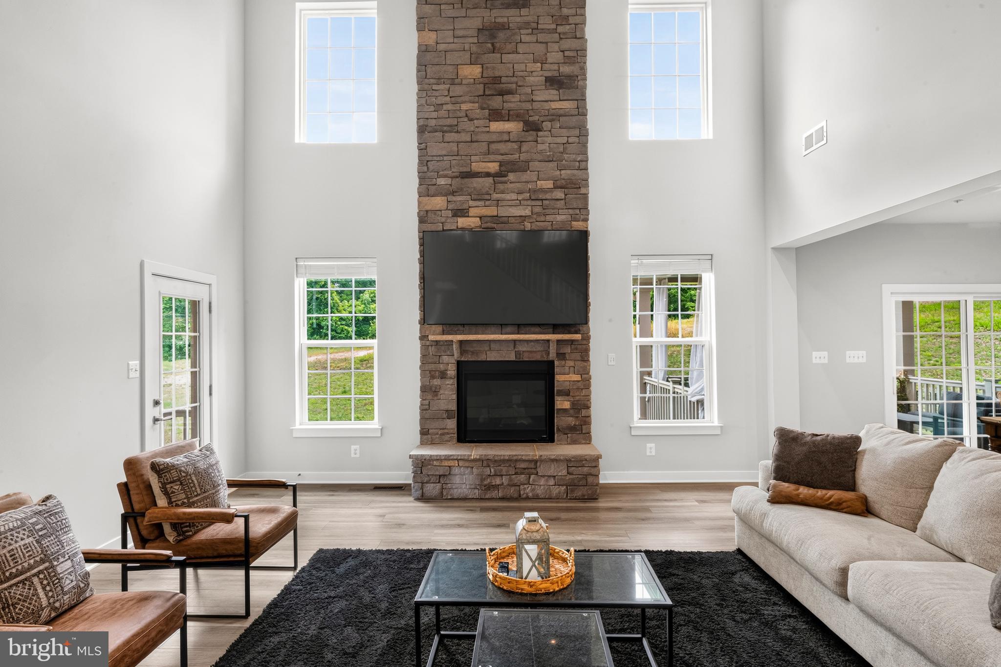 ROYAL WHITE OAKS - Residential