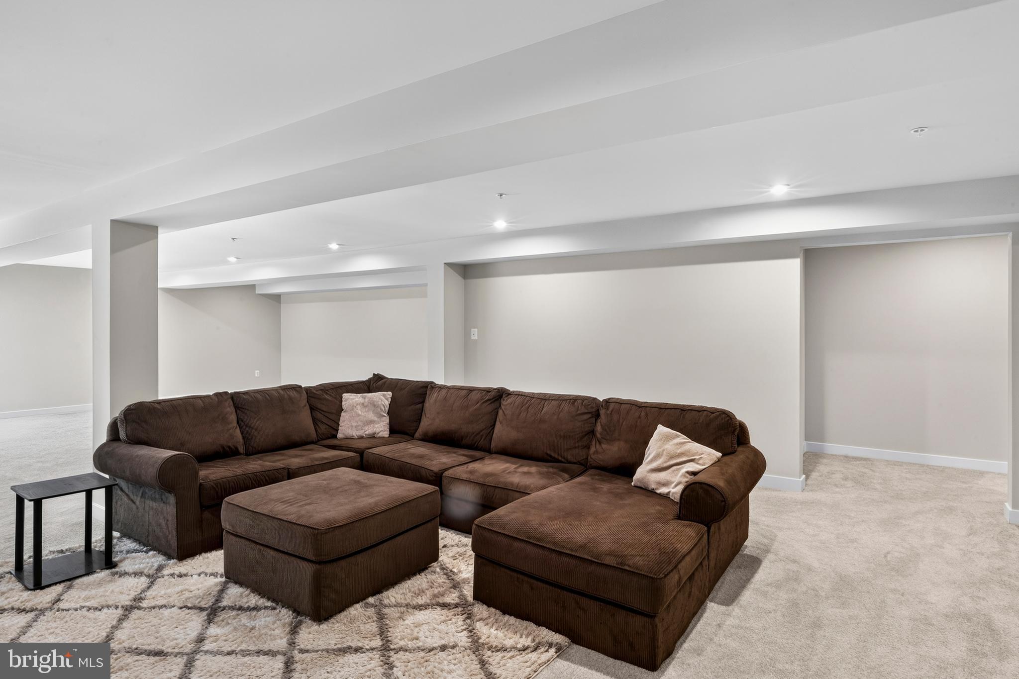 ROYAL WHITE OAKS - Residential