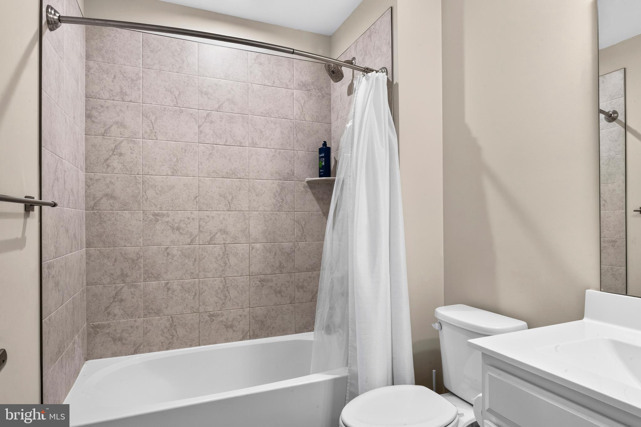 ROYAL WHITE OAKS - Residential