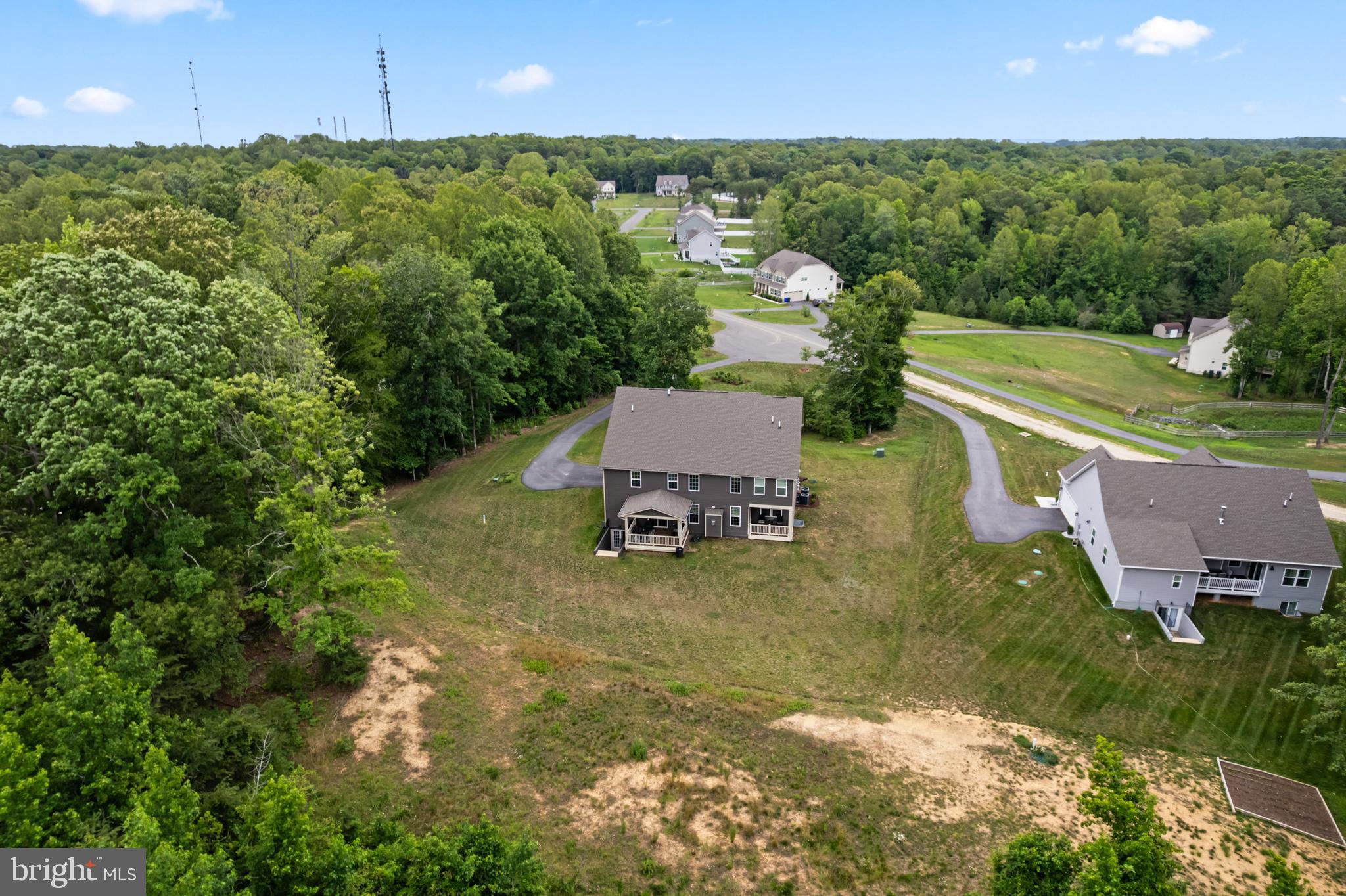 ROYAL WHITE OAKS - Residential