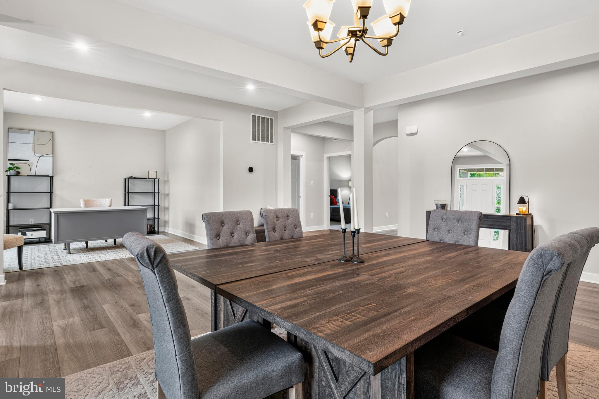 ROYAL WHITE OAKS - Residential