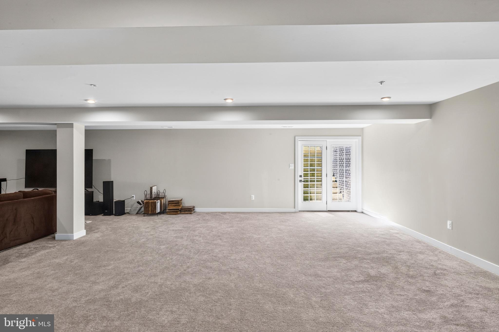 ROYAL WHITE OAKS - Residential