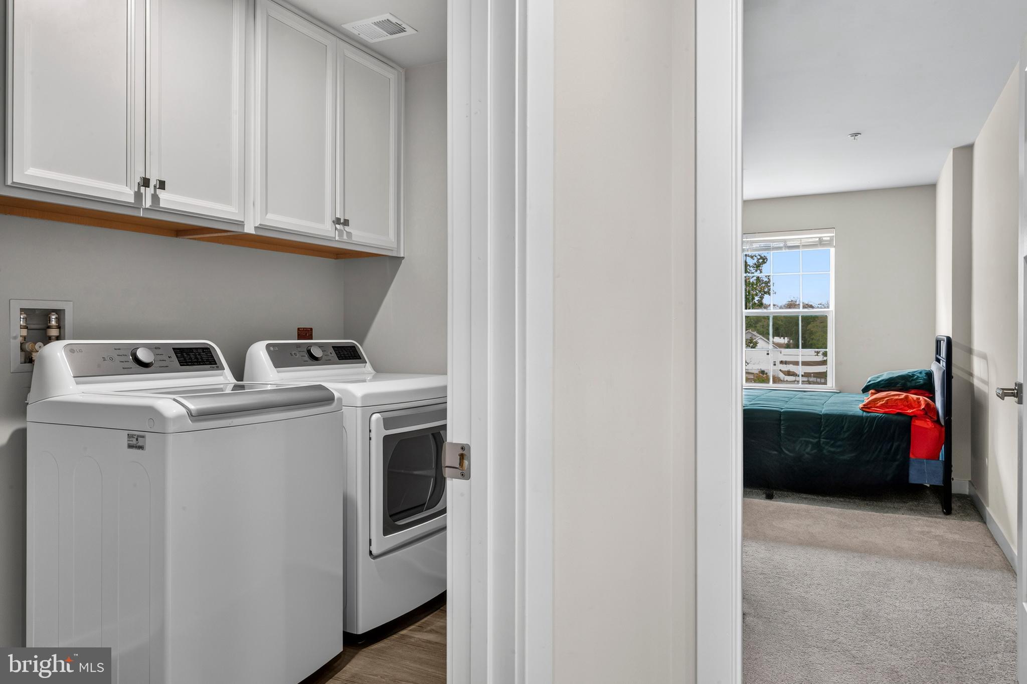 ROYAL WHITE OAKS - Residential