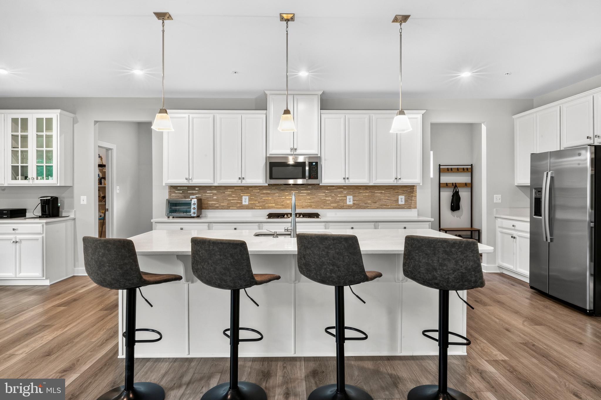 ROYAL WHITE OAKS - Residential