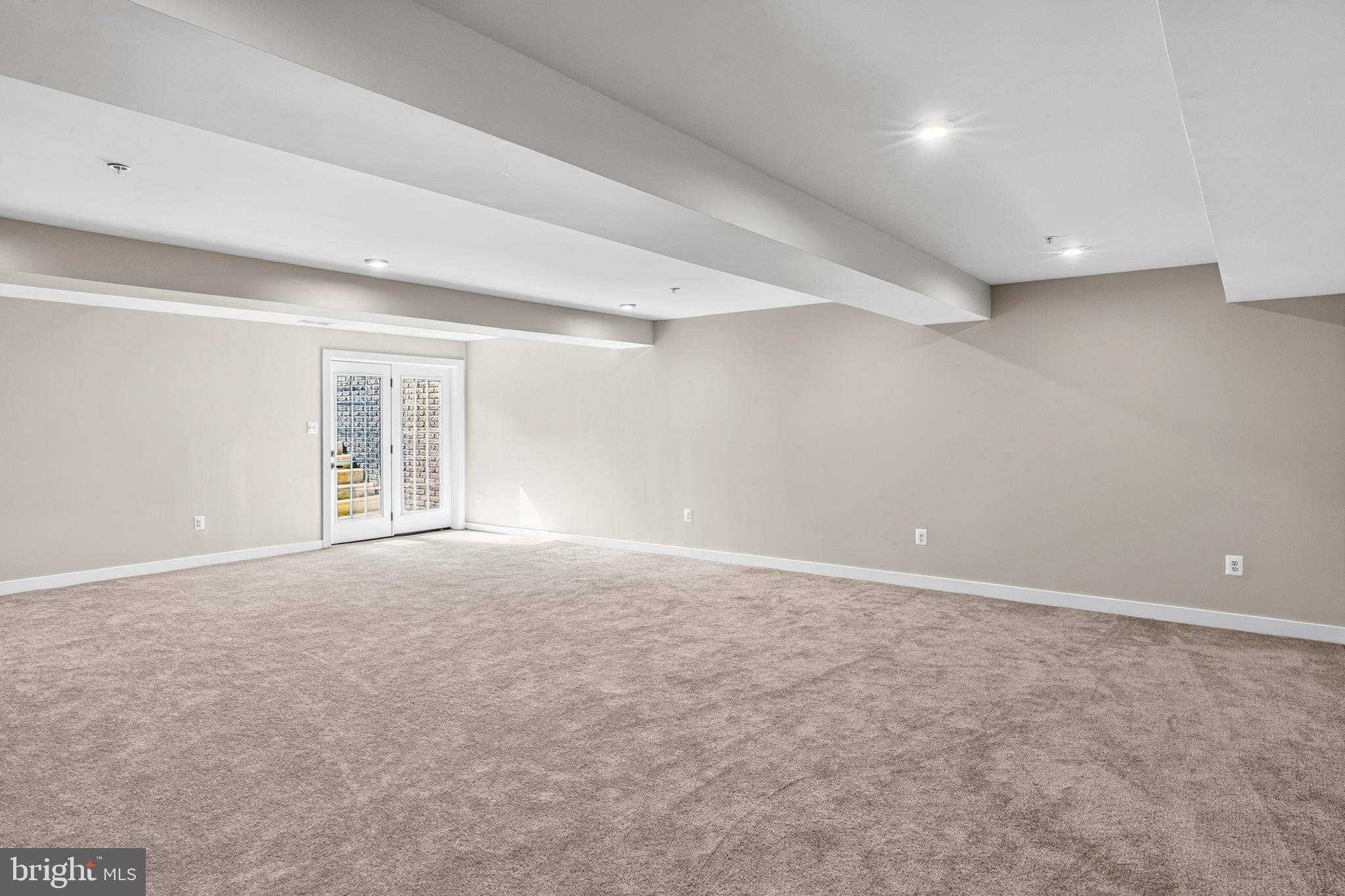 ROYAL WHITE OAKS - Residential