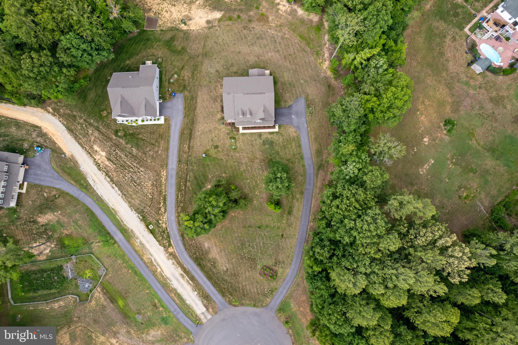 ROYAL WHITE OAKS - Residential