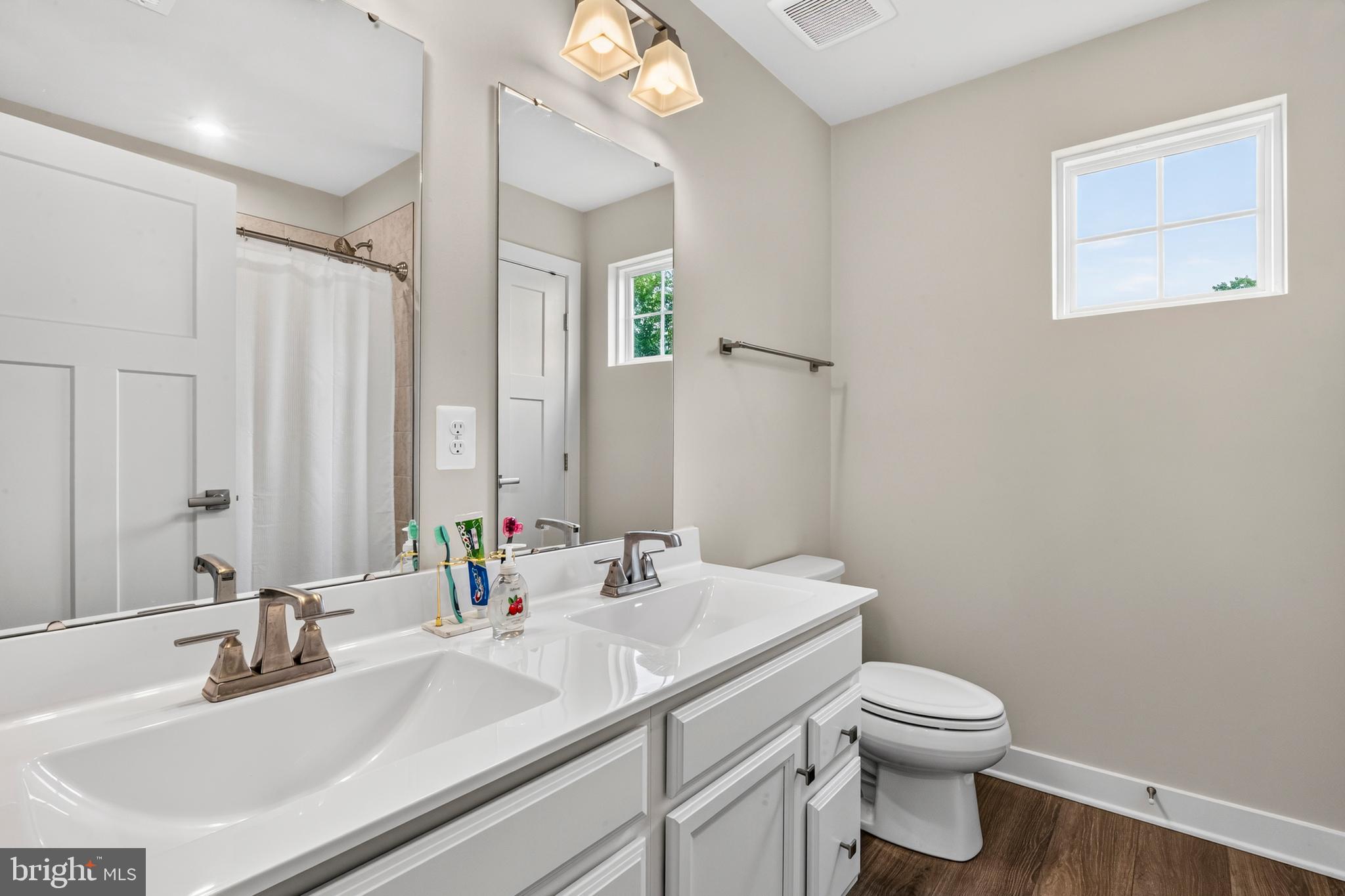 ROYAL WHITE OAKS - Residential