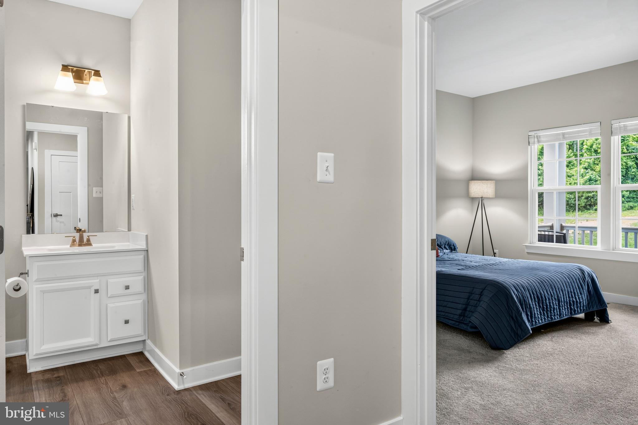 ROYAL WHITE OAKS - Residential