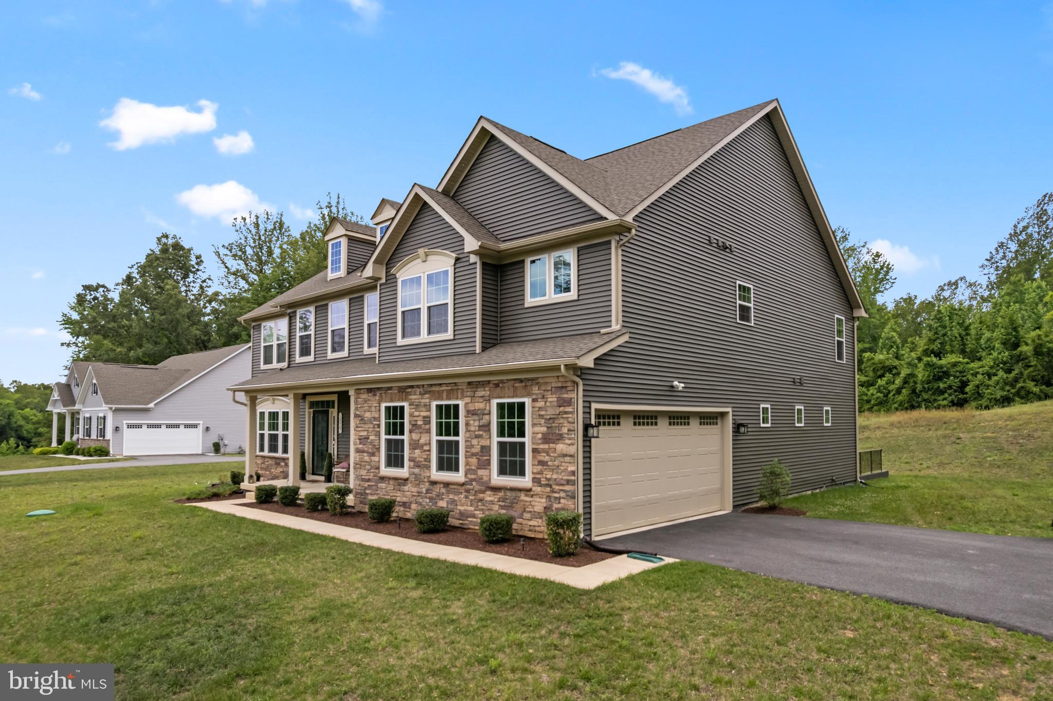 ROYAL WHITE OAKS - Residential