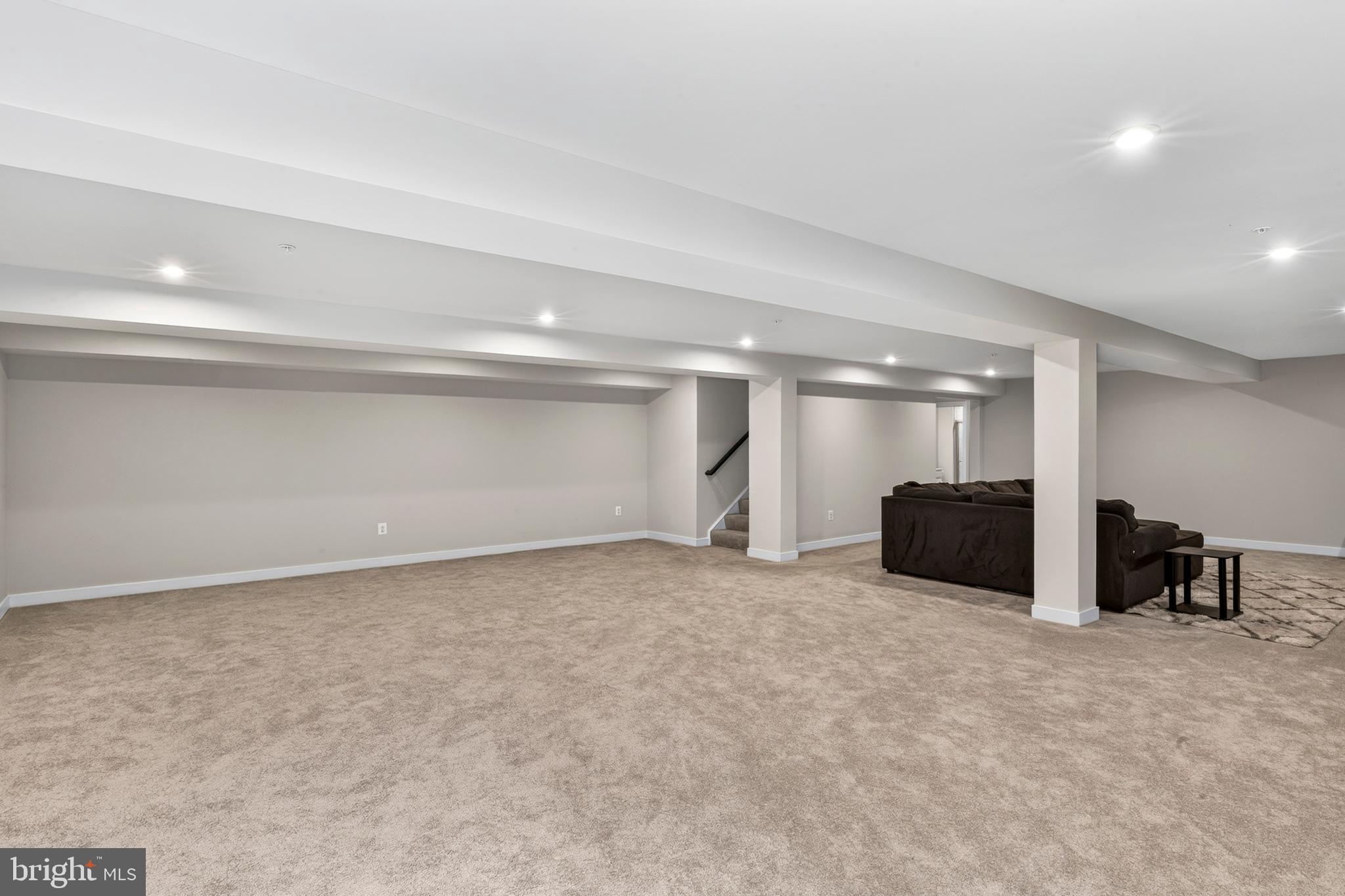 ROYAL WHITE OAKS - Residential