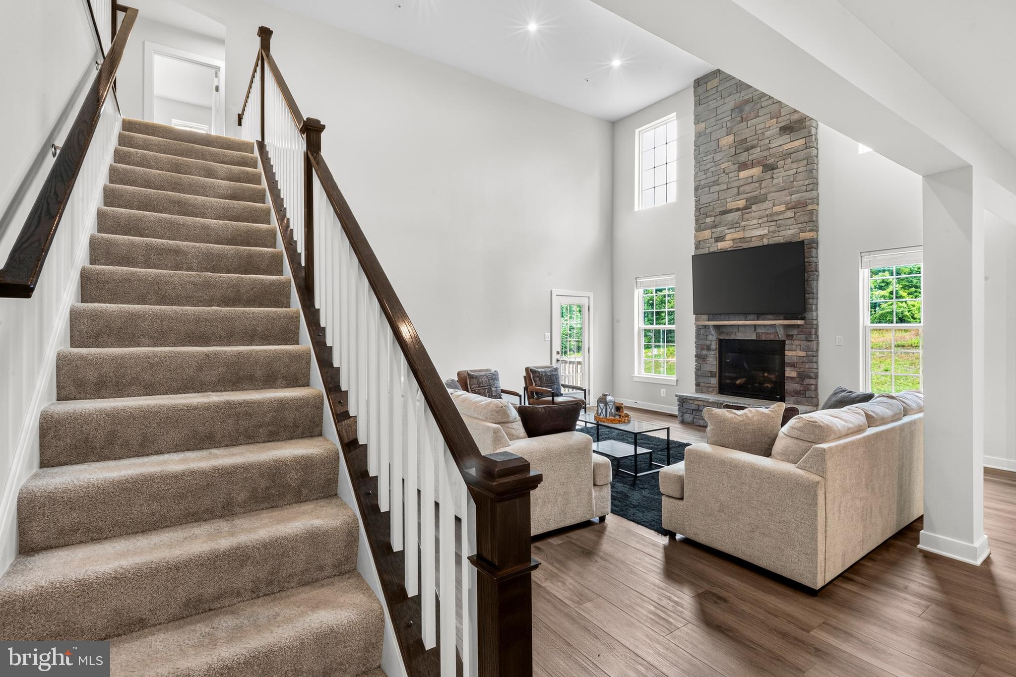 ROYAL WHITE OAKS - Residential