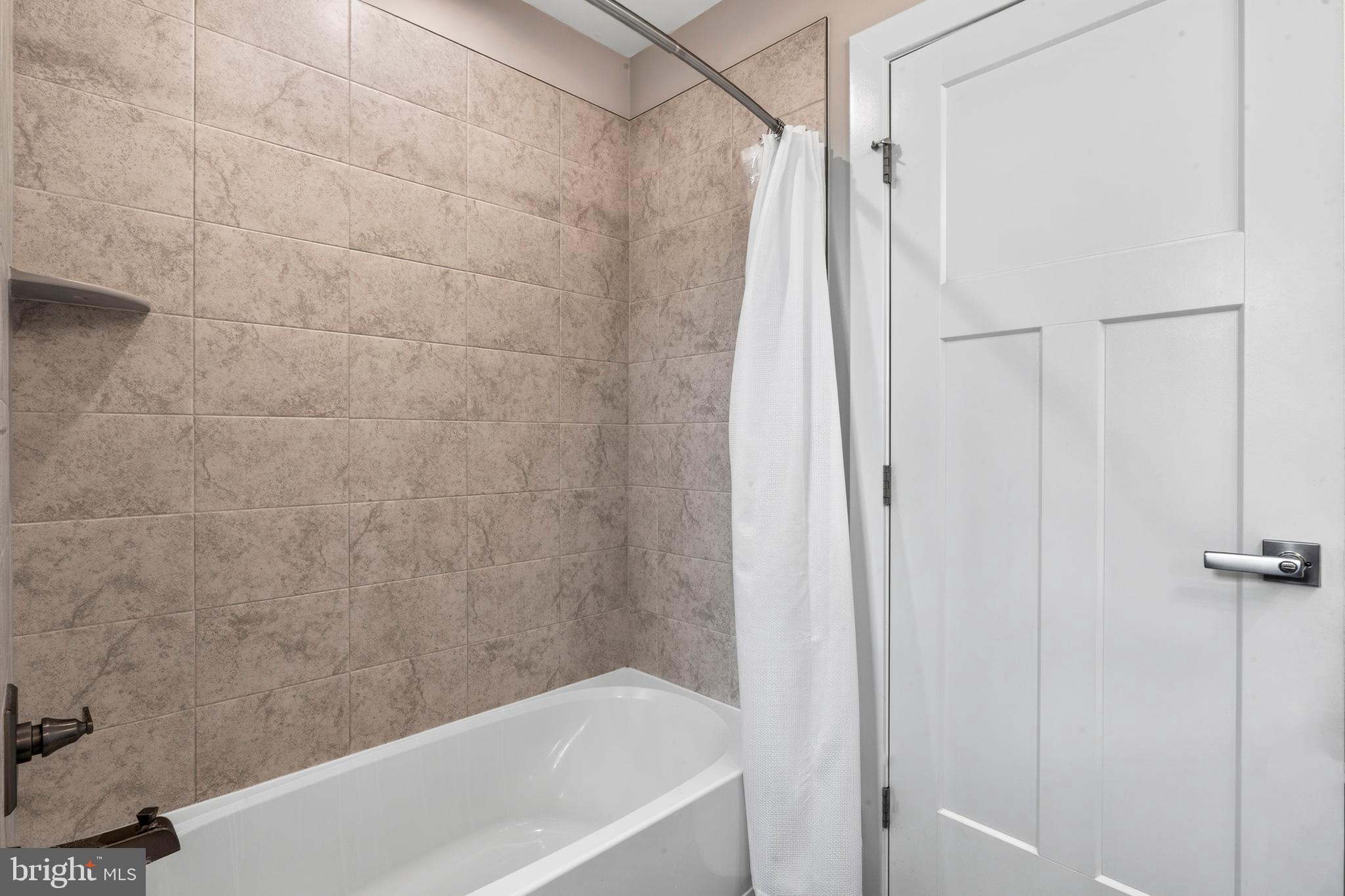 ROYAL WHITE OAKS - Residential