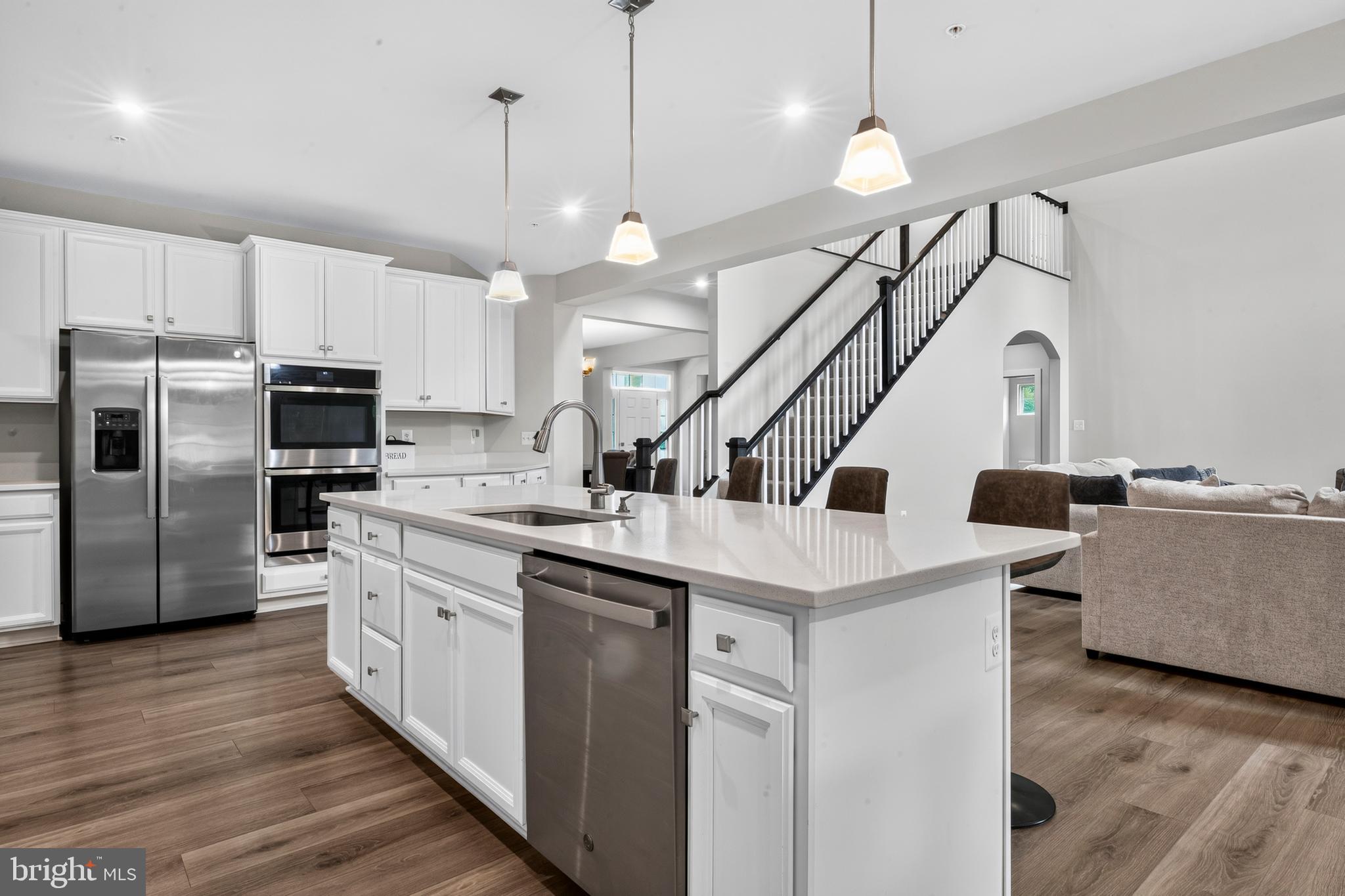 ROYAL WHITE OAKS - Residential