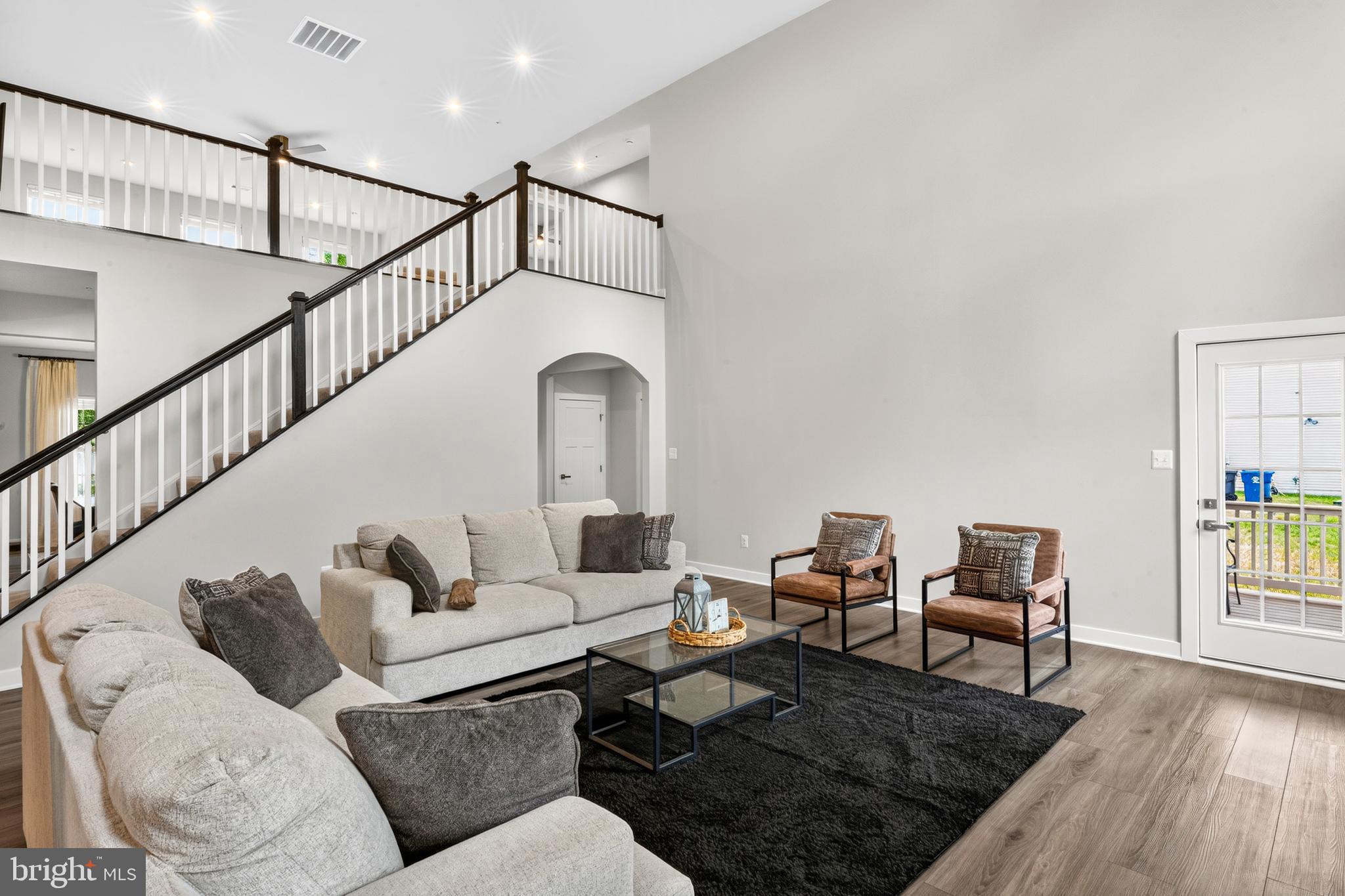 ROYAL WHITE OAKS - Residential