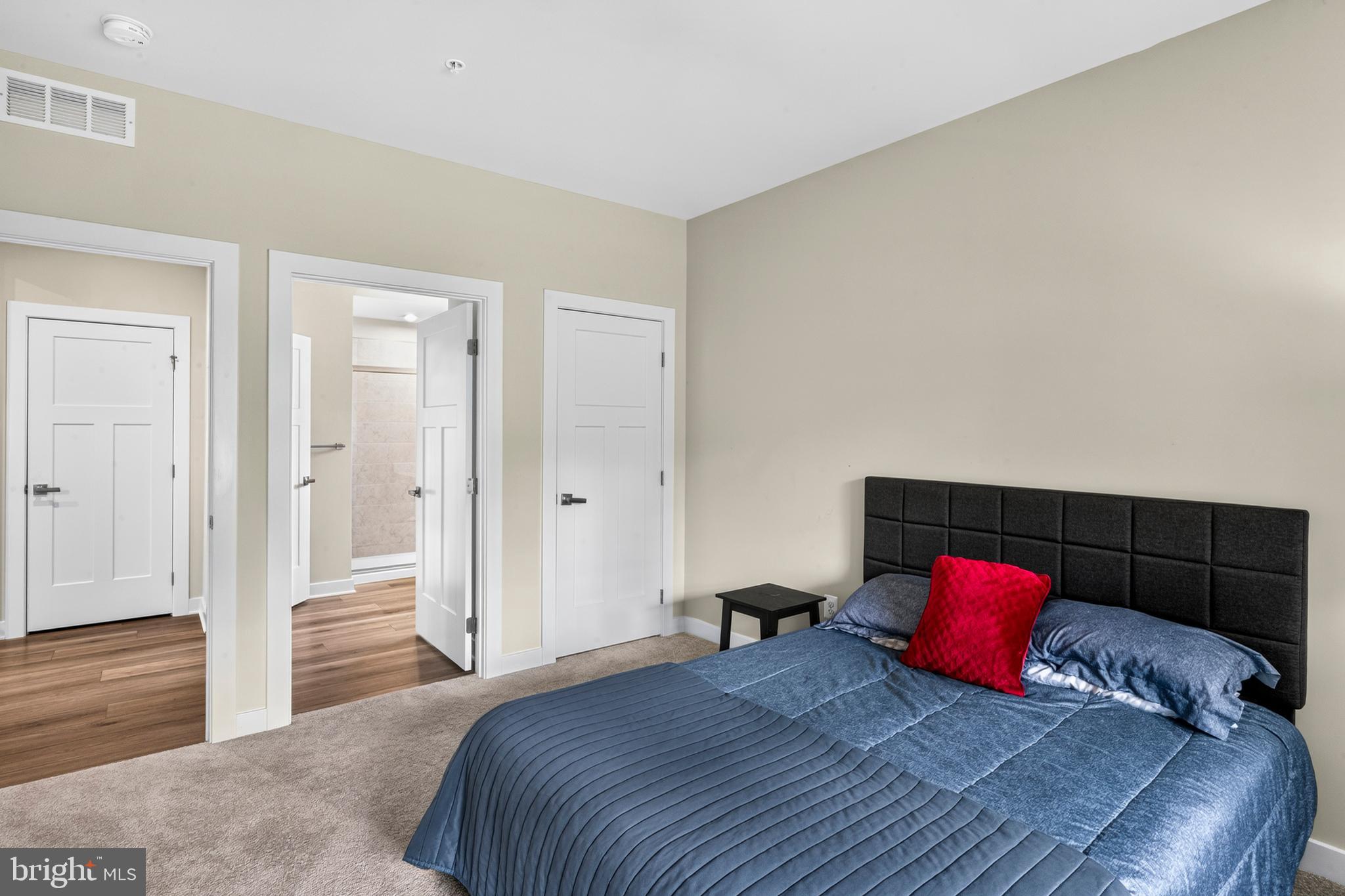 ROYAL WHITE OAKS - Residential