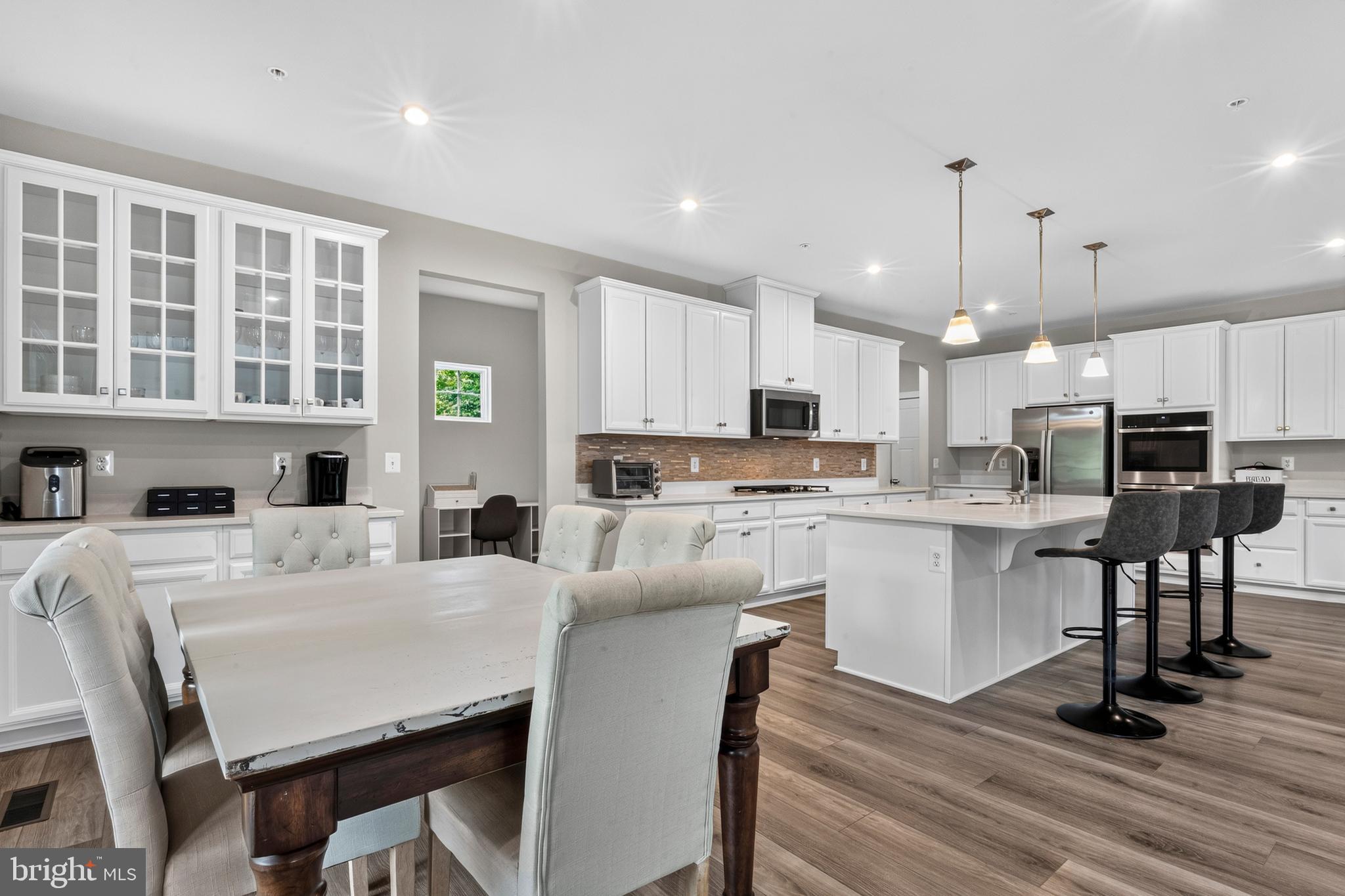ROYAL WHITE OAKS - Residential