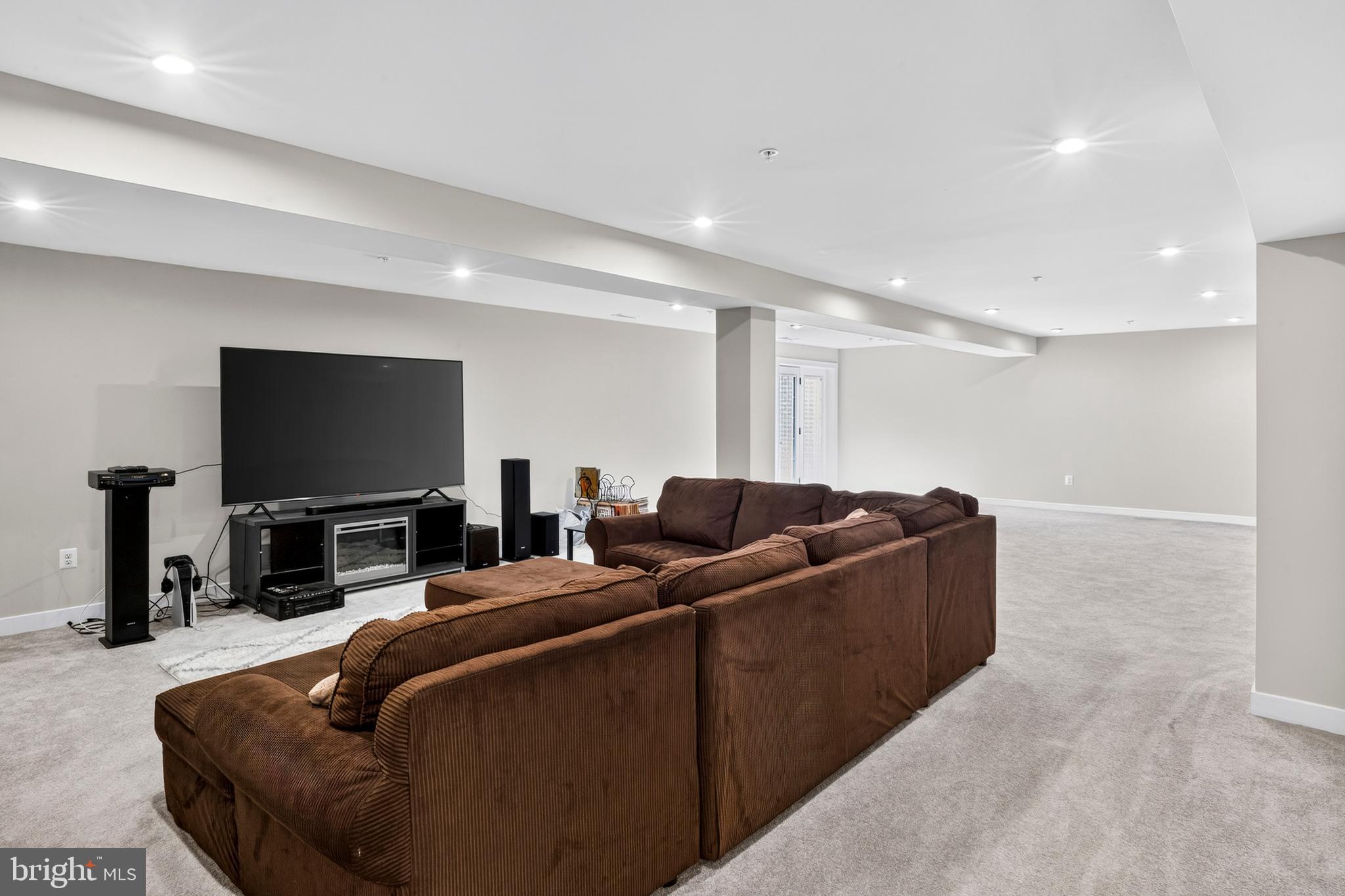 ROYAL WHITE OAKS - Residential