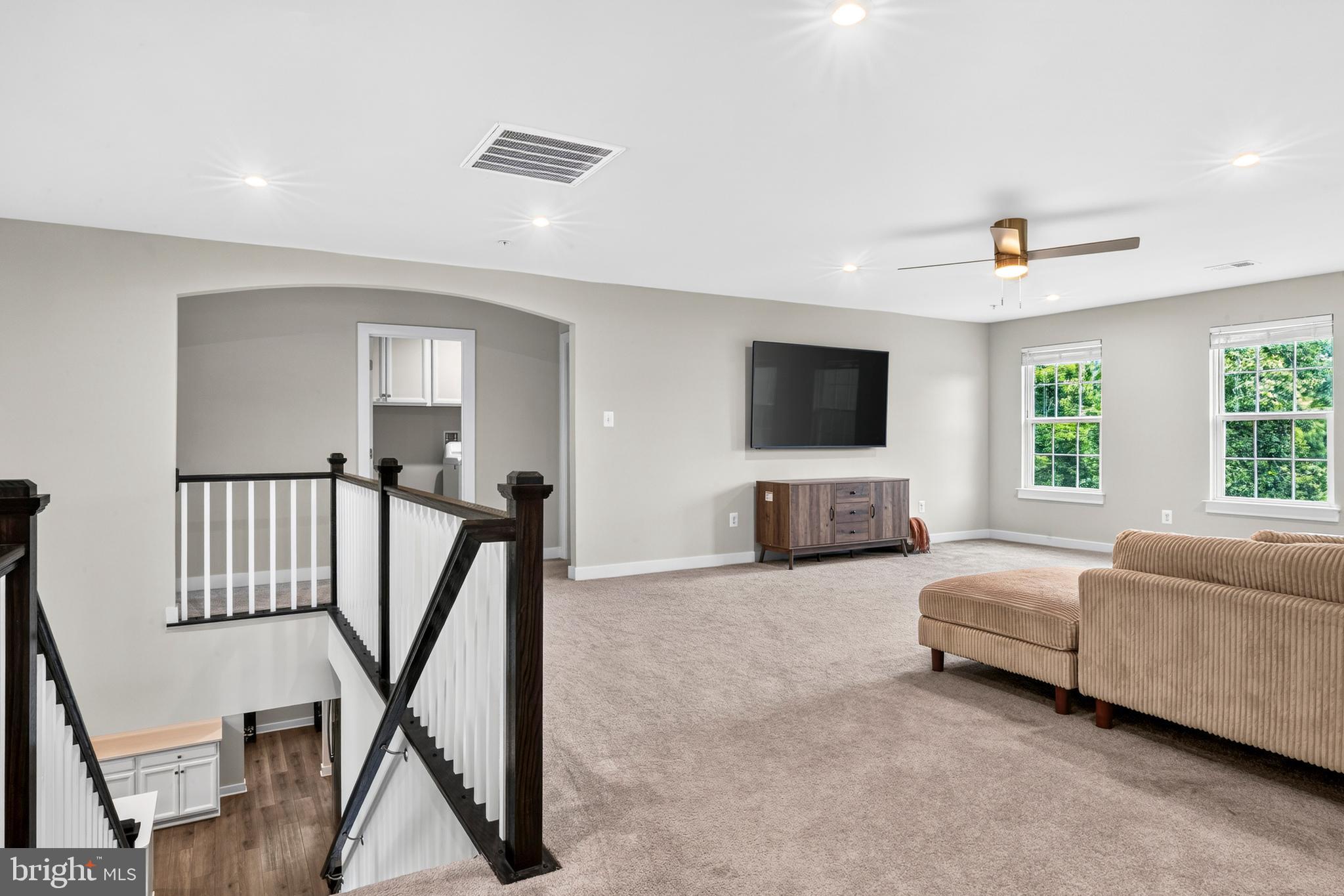 ROYAL WHITE OAKS - Residential