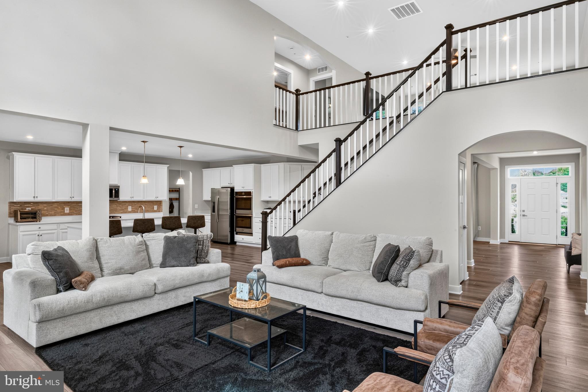 ROYAL WHITE OAKS - Residential