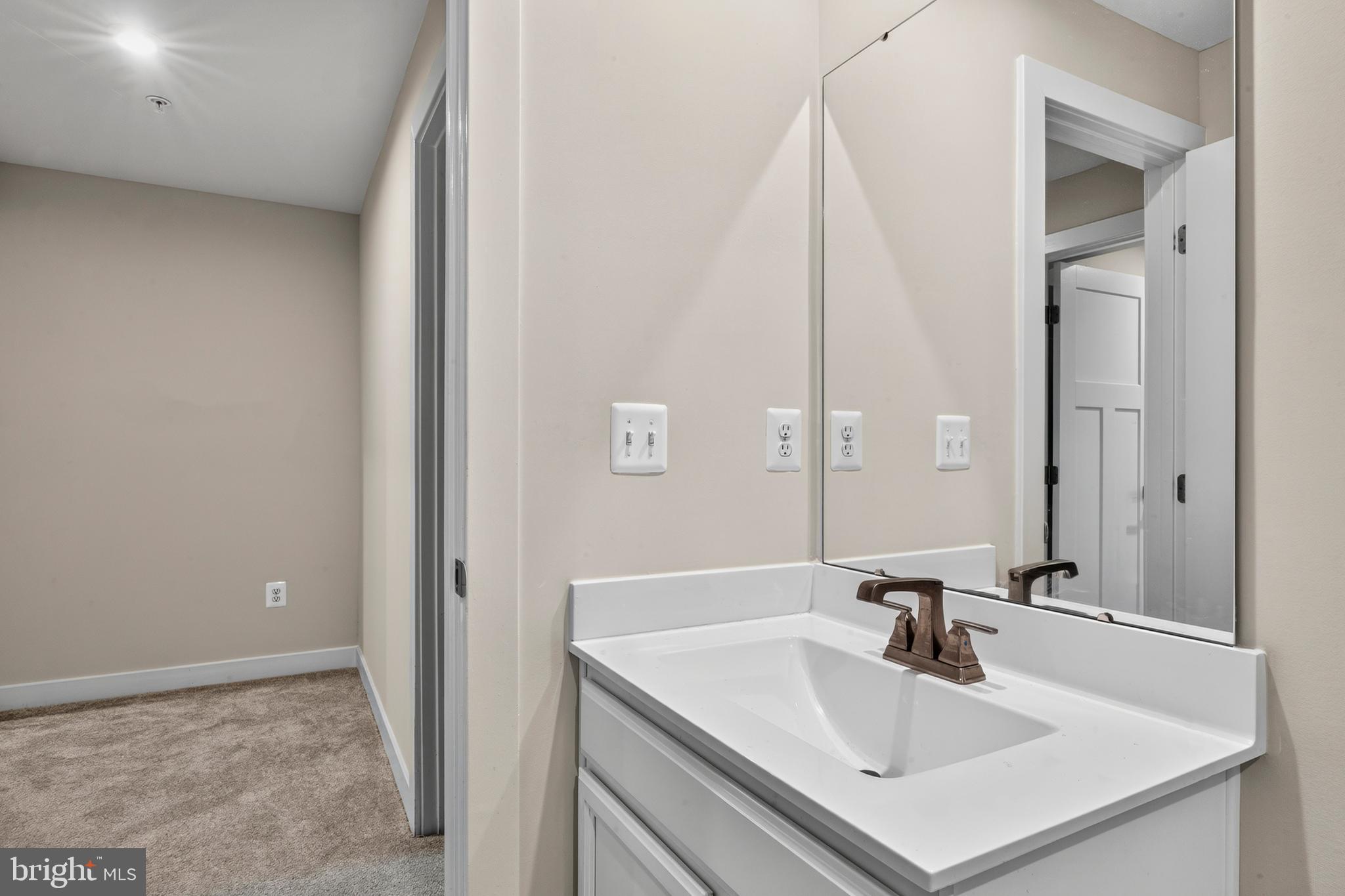 ROYAL WHITE OAKS - Residential