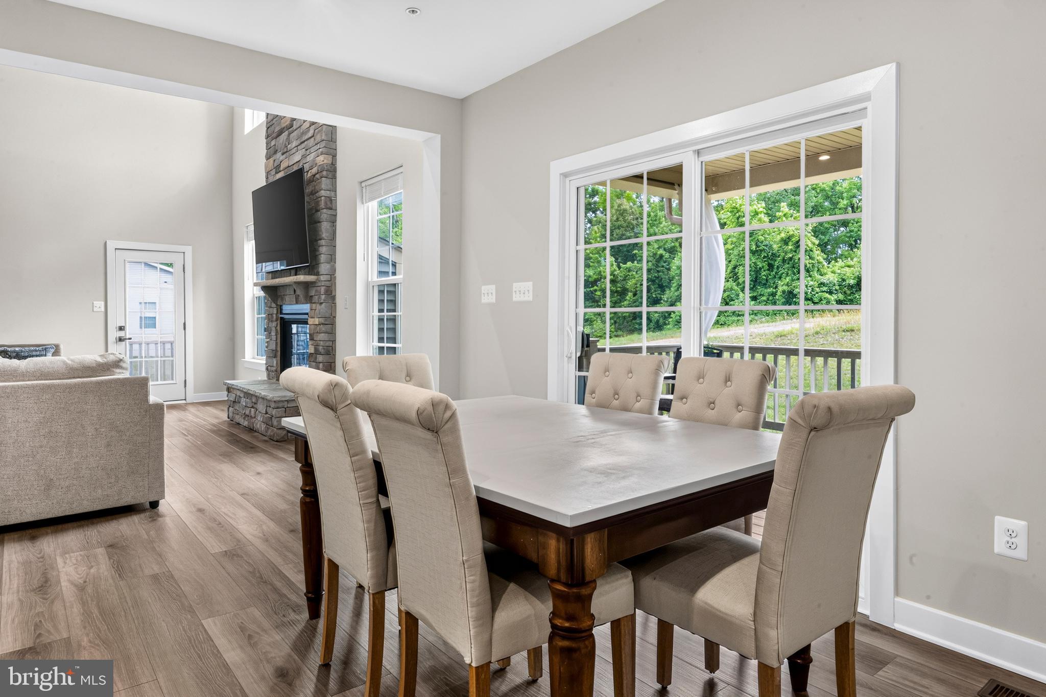 ROYAL WHITE OAKS - Residential