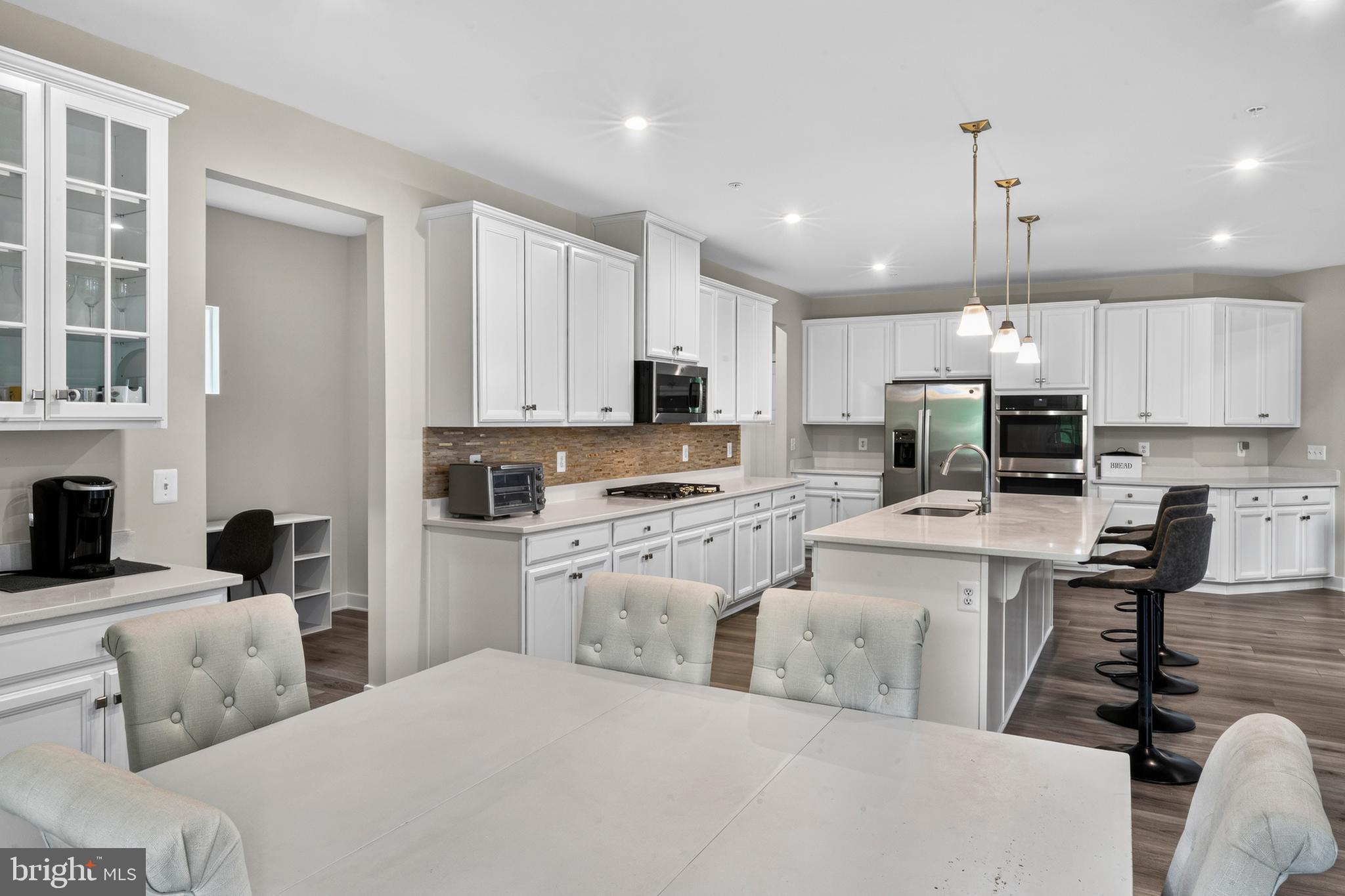 ROYAL WHITE OAKS - Residential