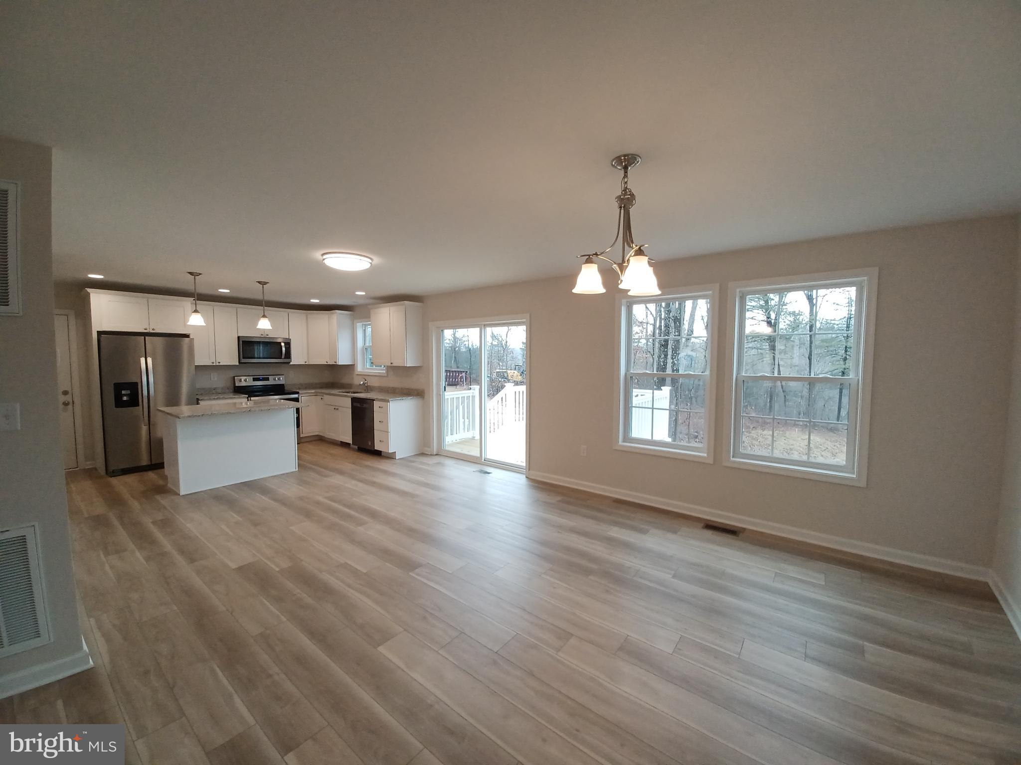 MIDDLE CREEK MANOR - Residential
