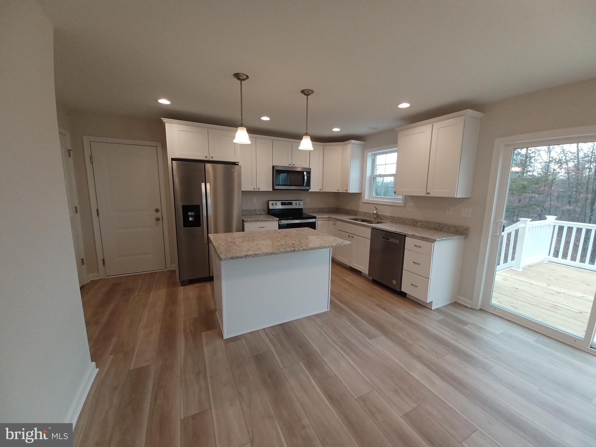 MIDDLE CREEK MANOR - Residential