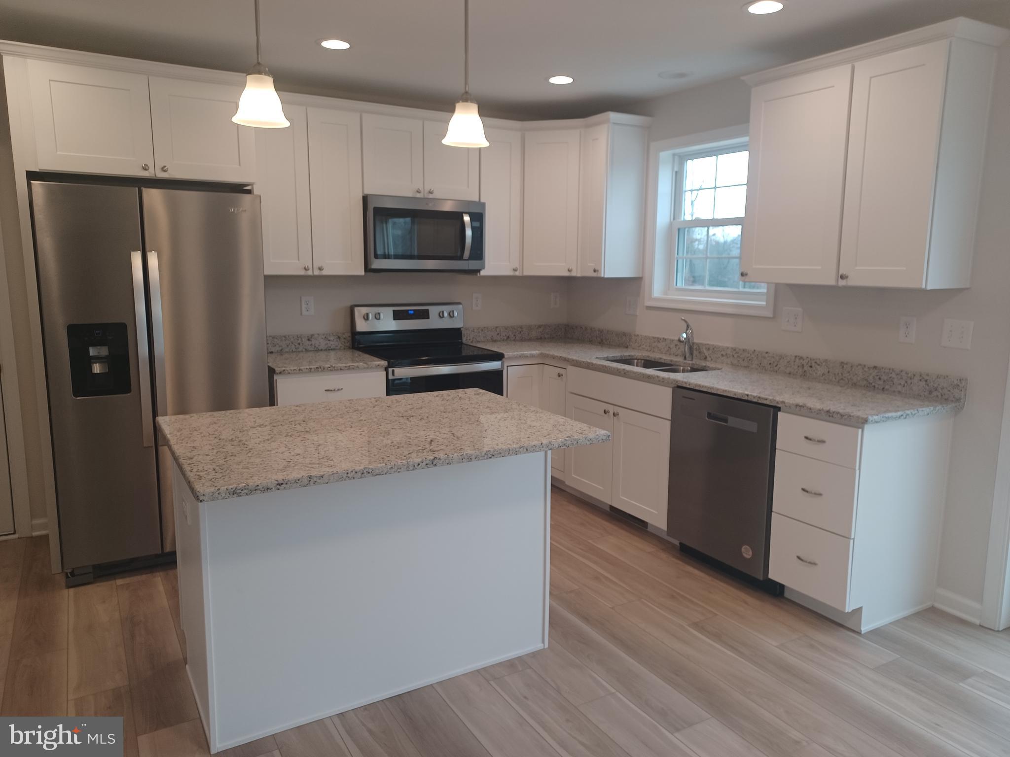 MIDDLE CREEK MANOR - Residential