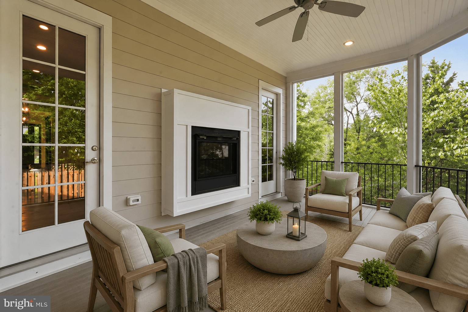 COUNTRY CLUB MANOR - Residential