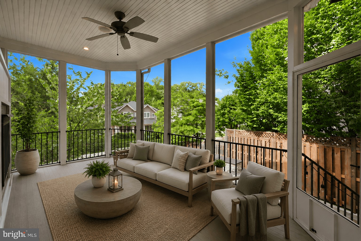 COUNTRY CLUB MANOR - Residential