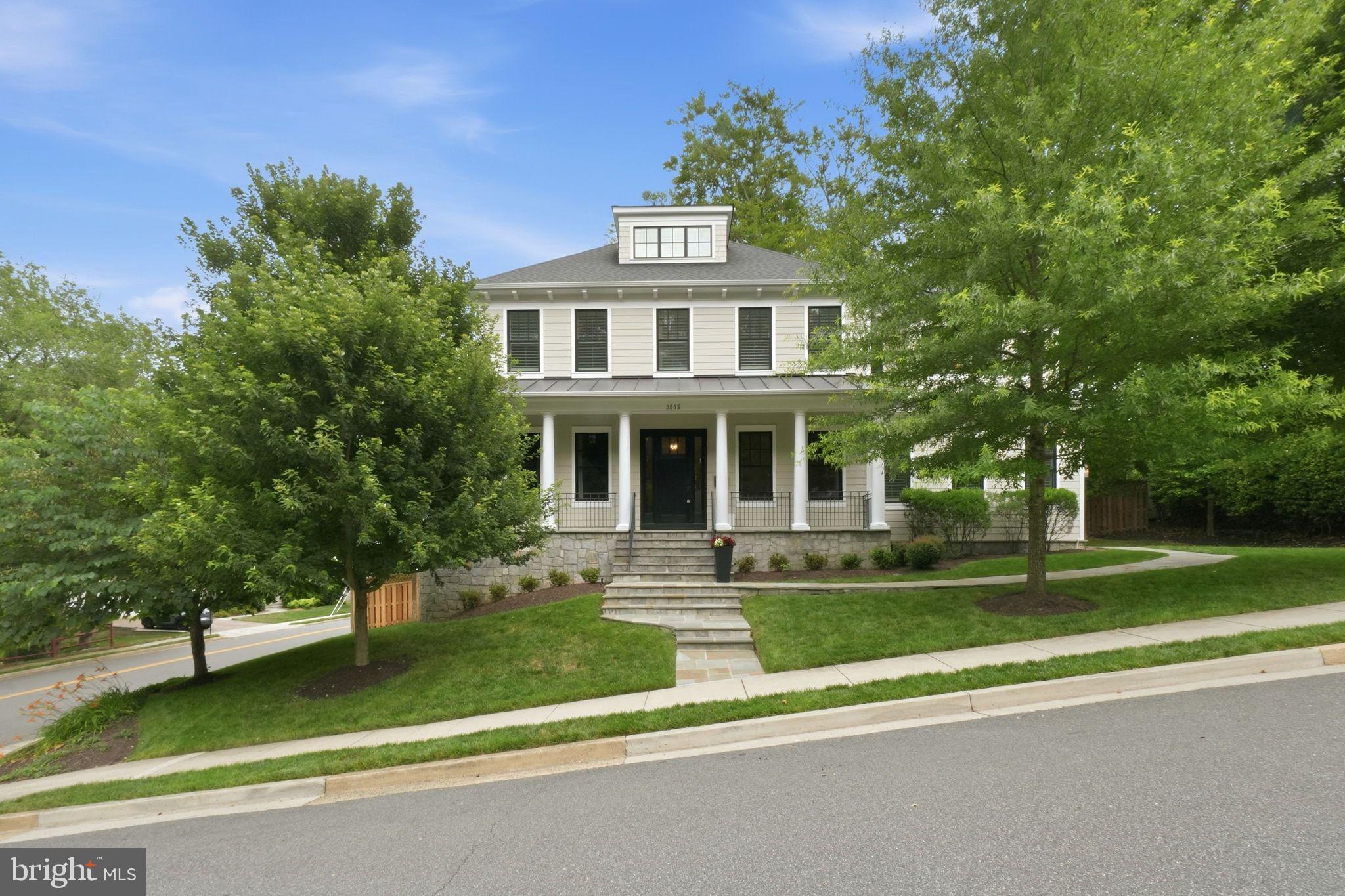 COUNTRY CLUB MANOR - Residential