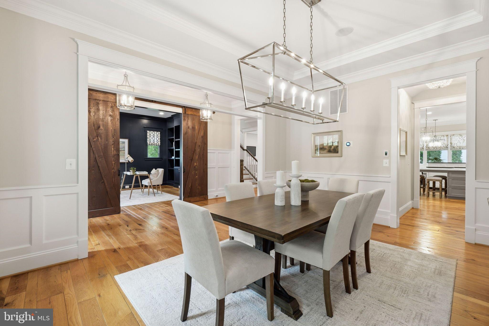 COUNTRY CLUB MANOR - Residential