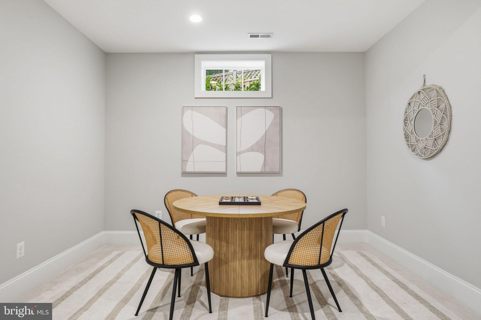 COUNTRY CLUB MANOR - Residential