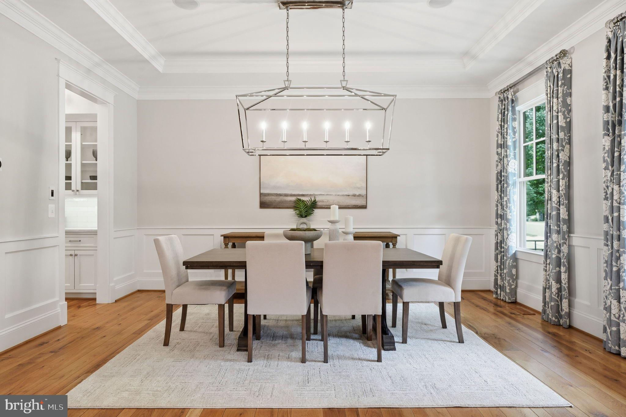 COUNTRY CLUB MANOR - Residential