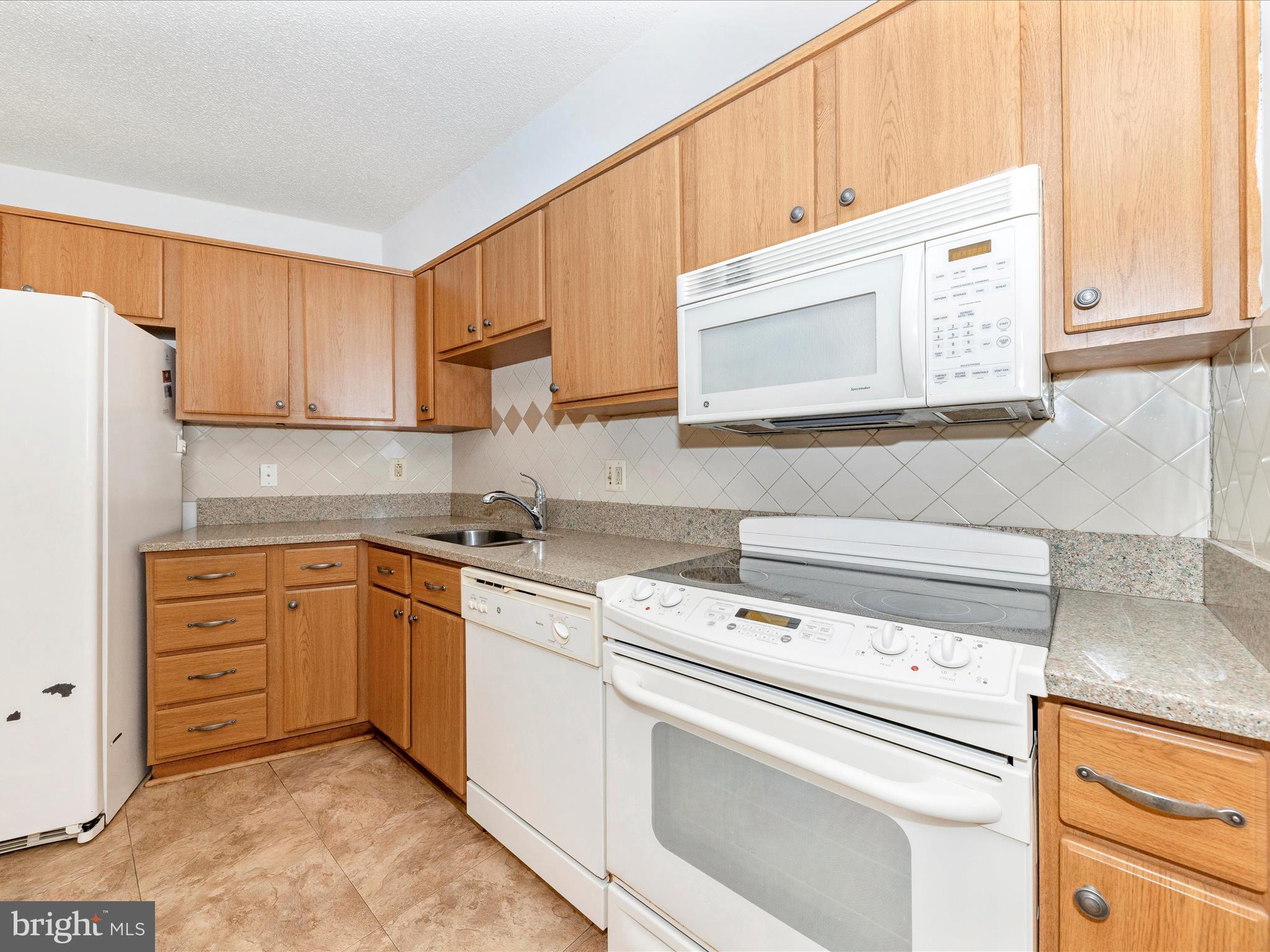 LEISURE WORLD - Residential