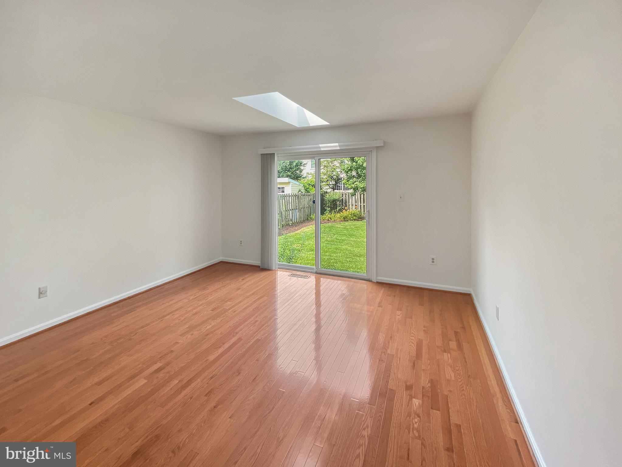 COUNTRY CLUB - Residential