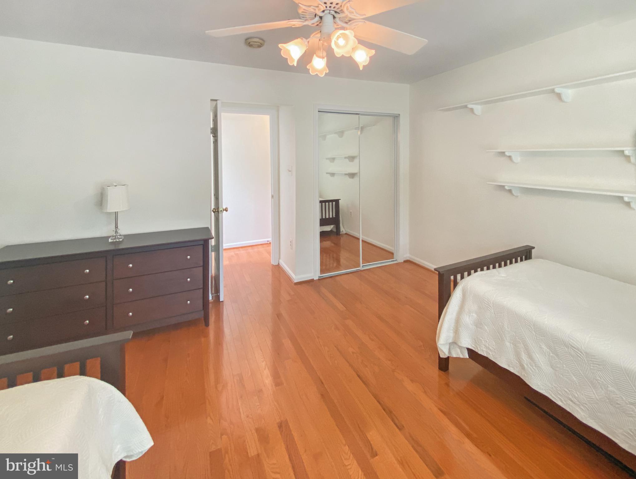 COUNTRY CLUB - Residential