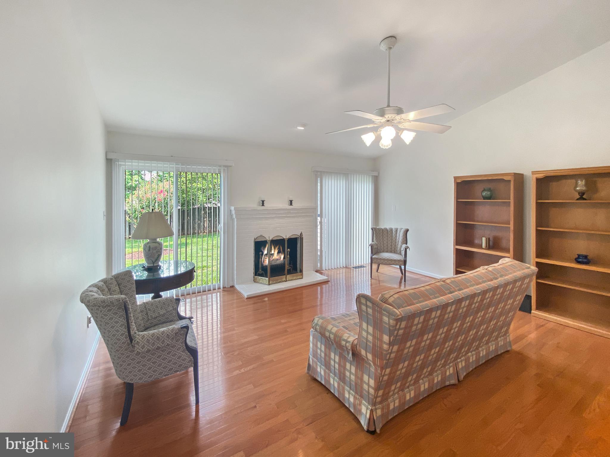 COUNTRY CLUB - Residential