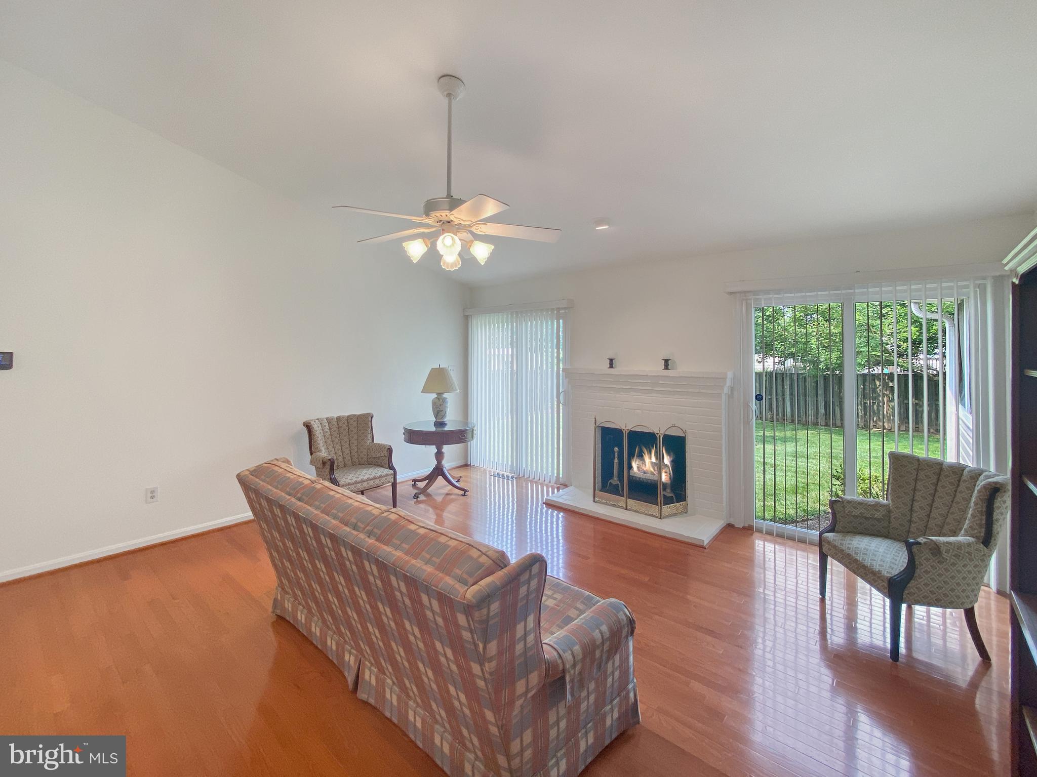 COUNTRY CLUB - Residential