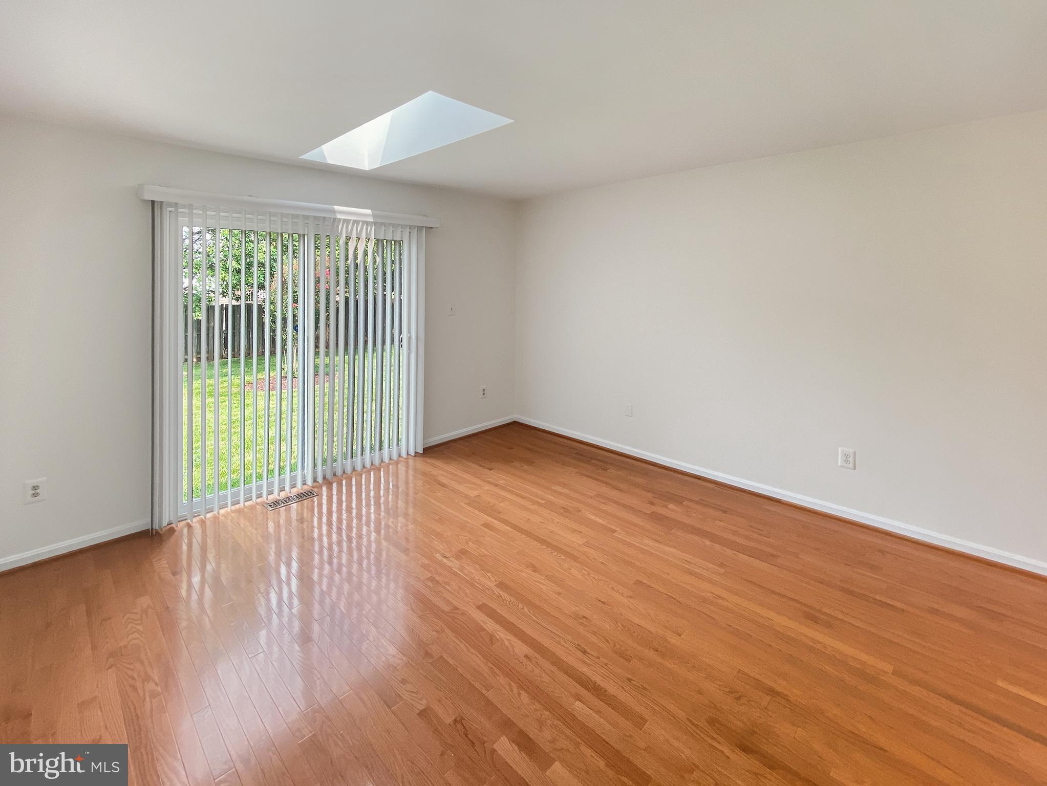 COUNTRY CLUB - Residential
